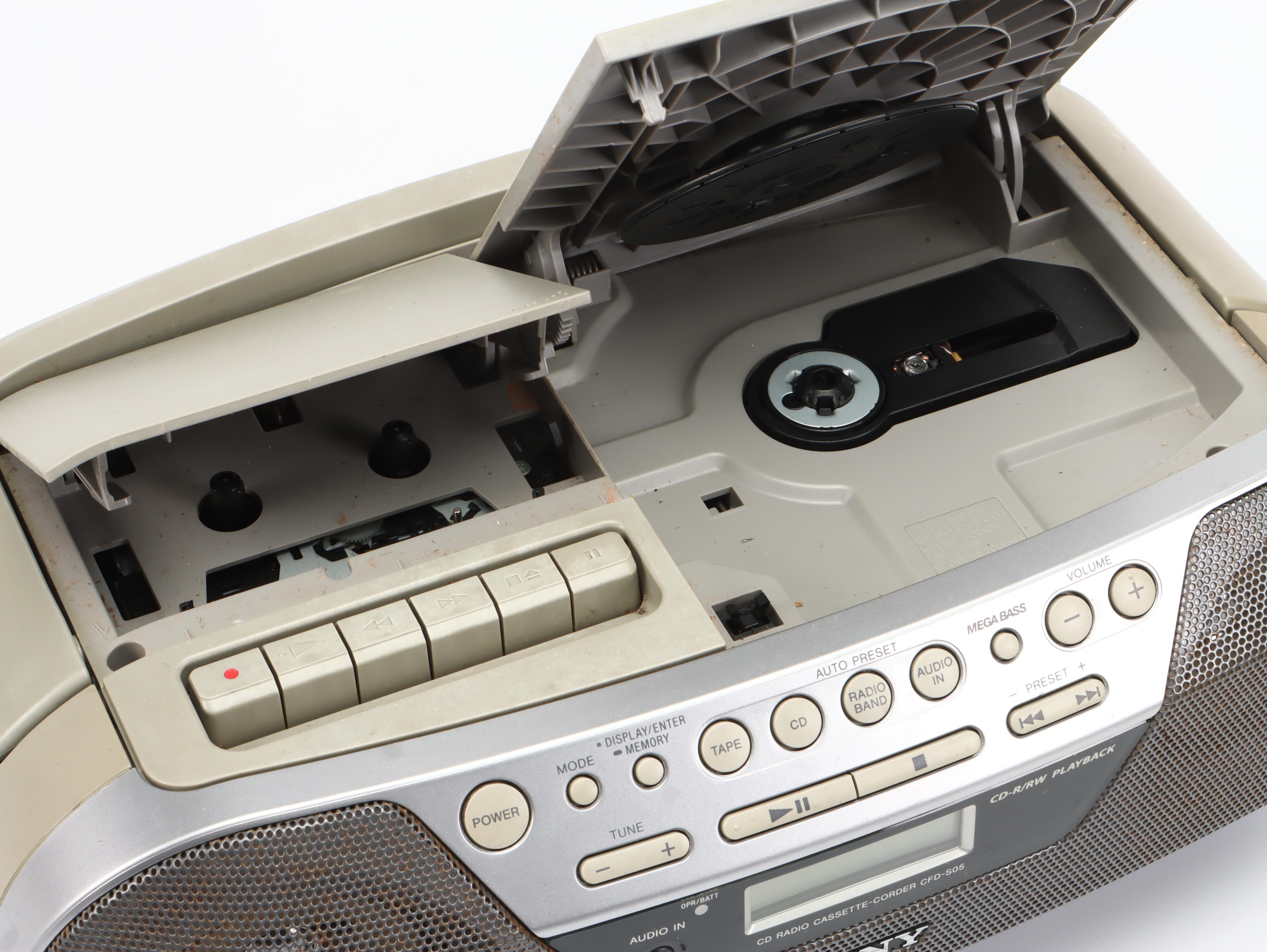 Sony CFD-S05 CD, Radio, and Cassette-Corder with CDs