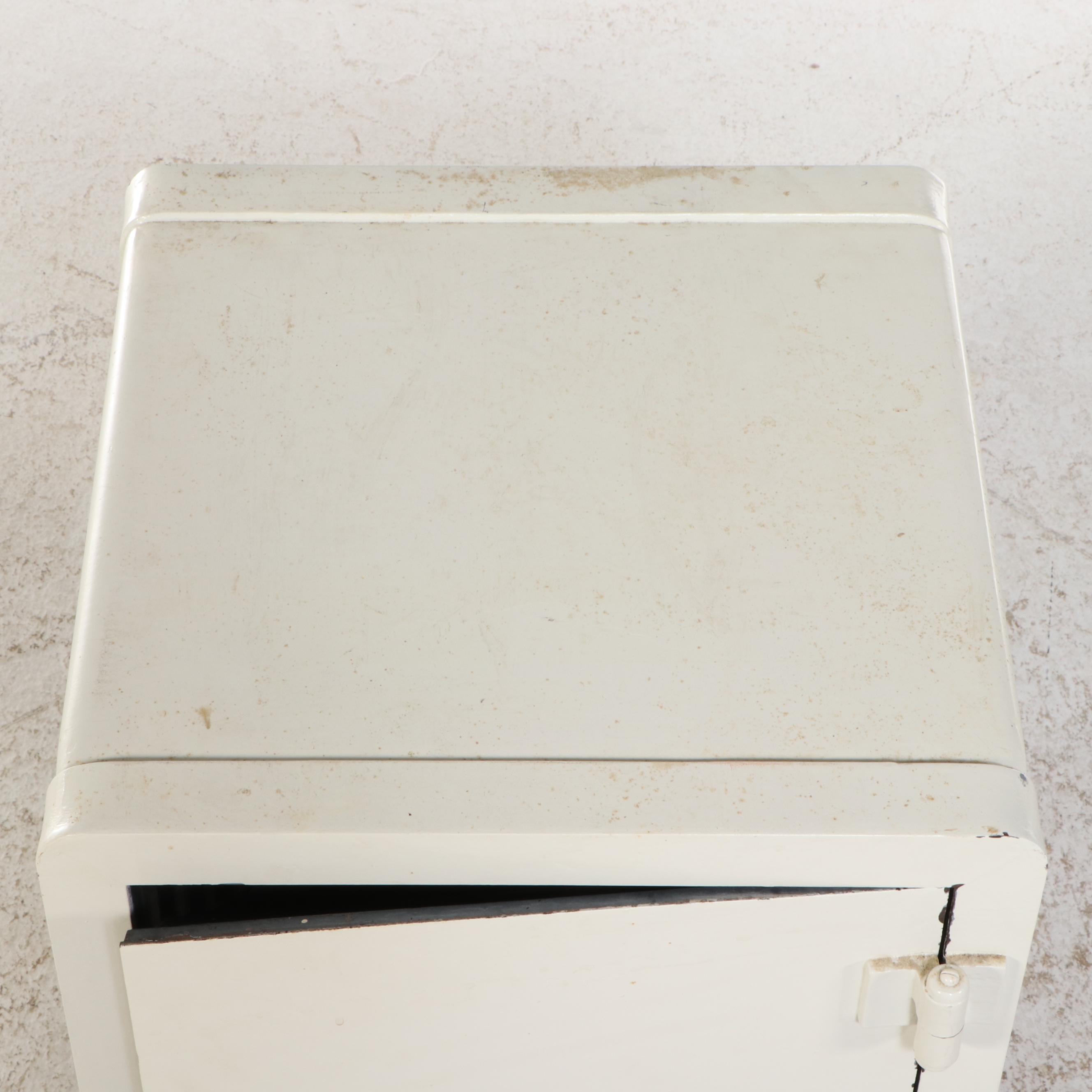 The Victor Safe & Lock Co. Late Victorian Painted Cast Iron Safe