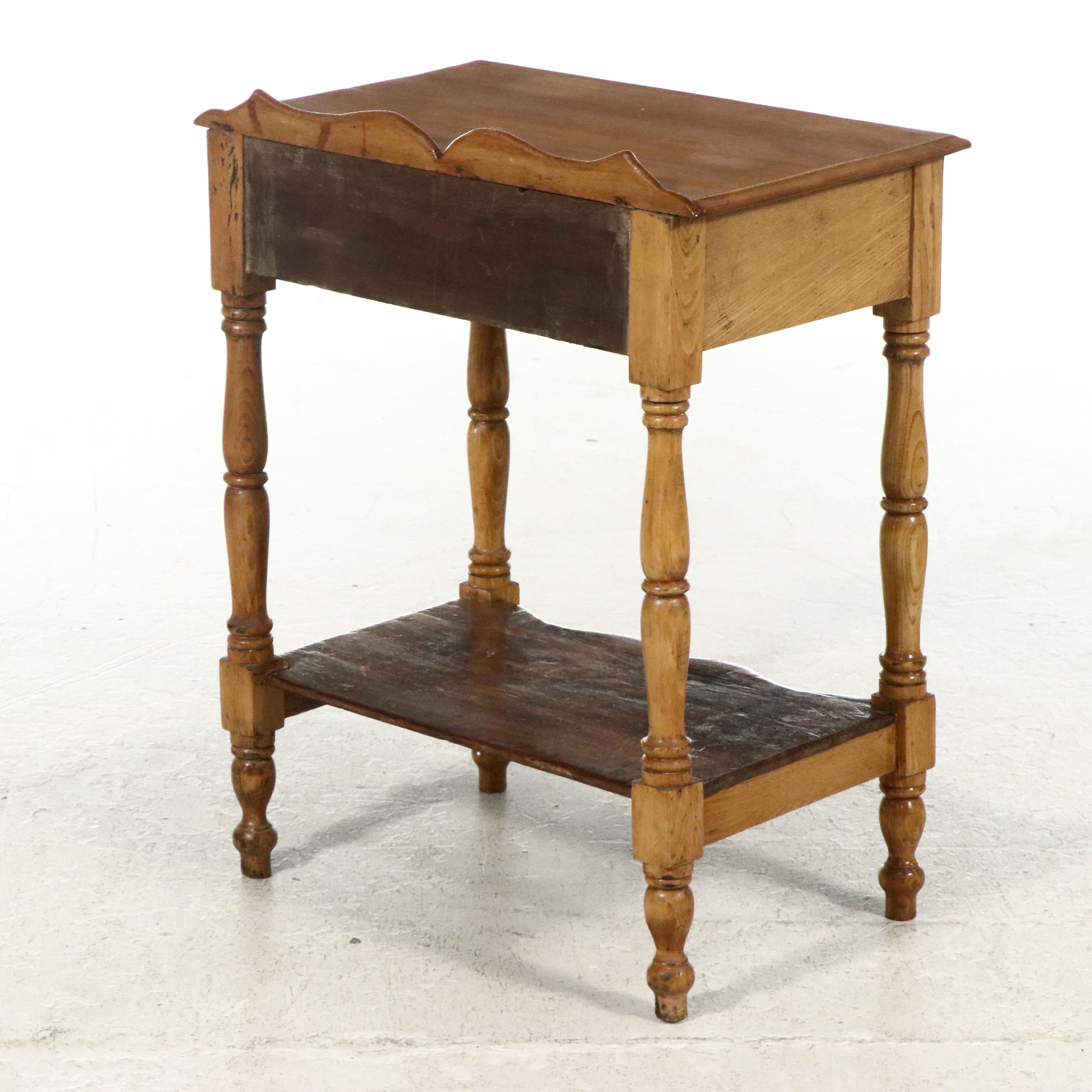 American Primitive Oak, Ash, Walnut, Pine, and Poplar Side Table, 19th Century