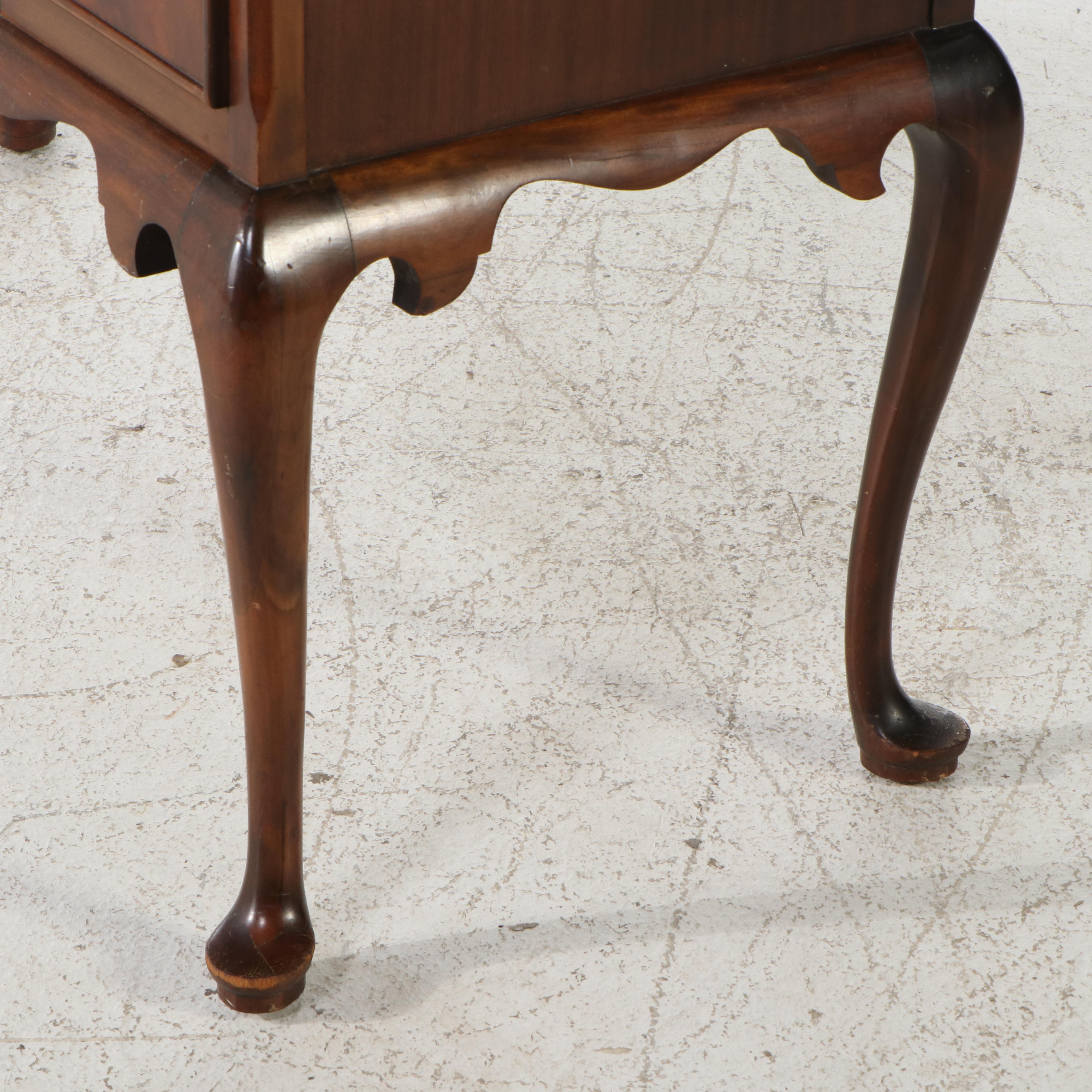 Queen Anne Style Mahogany Vanity with Mirror, 20th Century