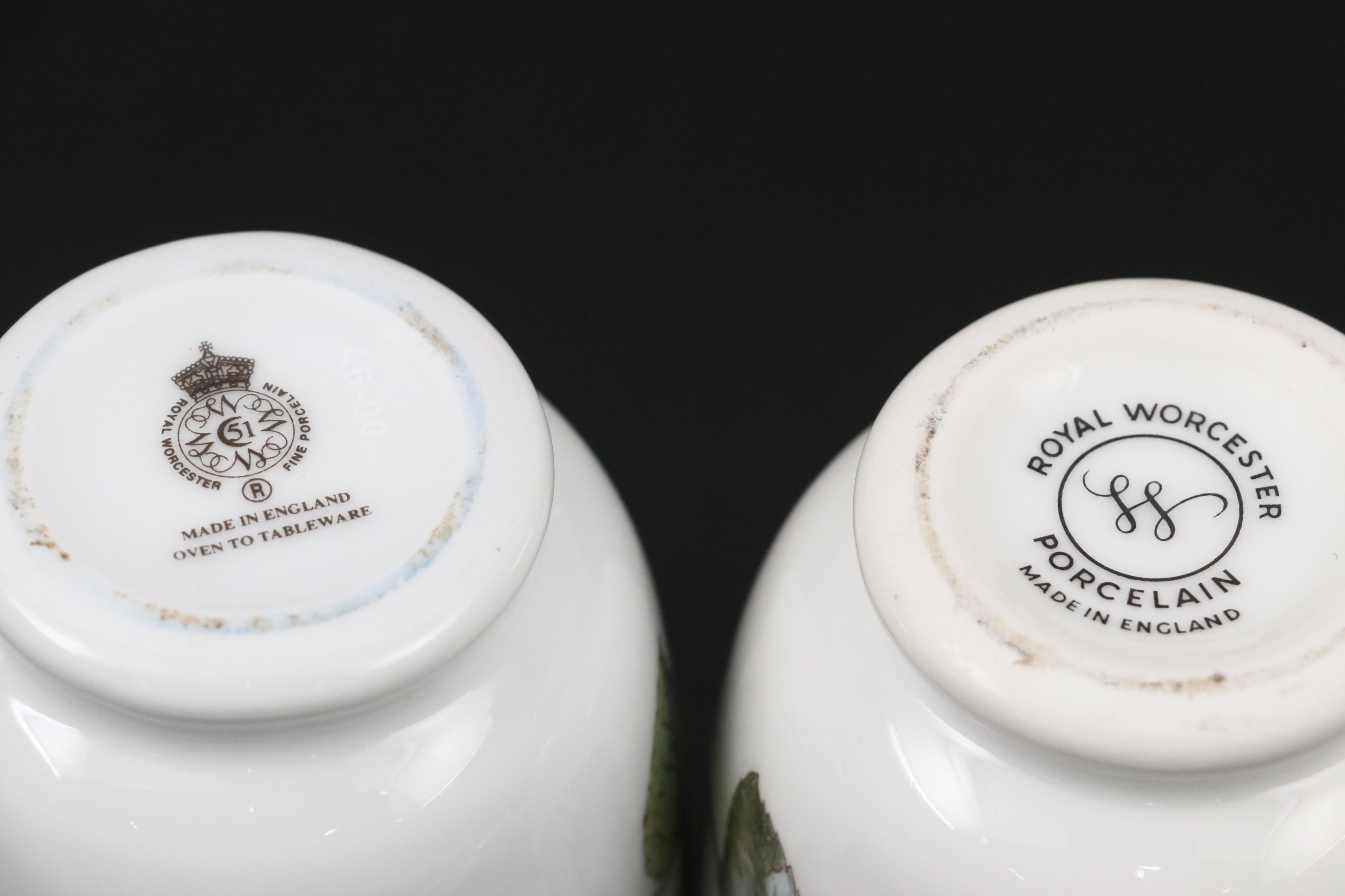 Wedgwood "Flying Cloud Rust" with Royal Worcester Porcelain Egg Coddlers