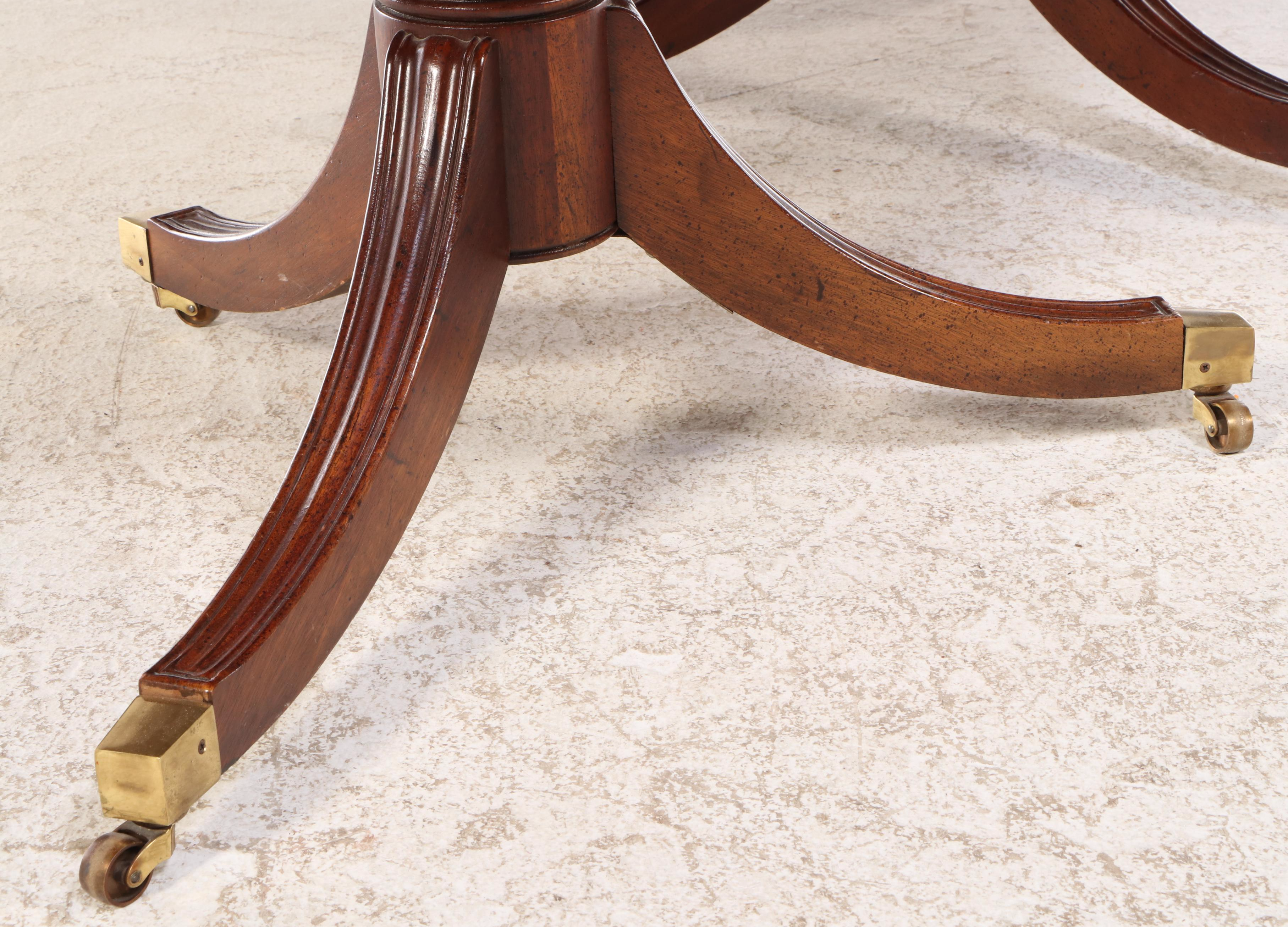 Henredon Duncan Phyfe Style Mahogany Dining Table, 20th Century