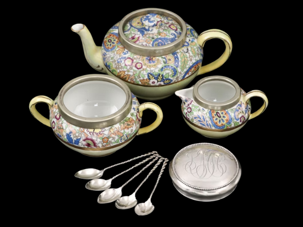 Elegant Accents: Art, Furniture & Décor