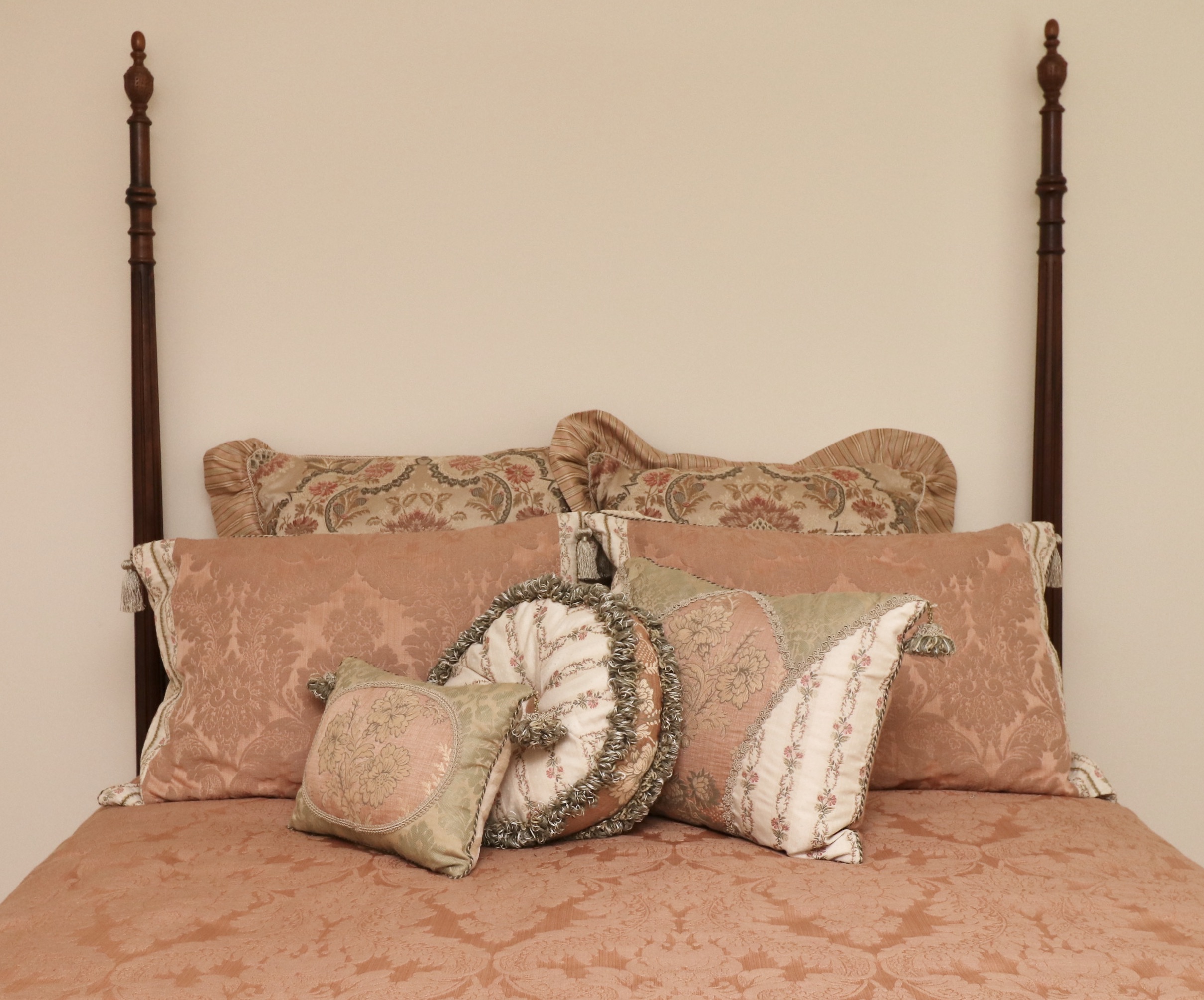 Henredon Four-Poster Mahogany Queen Bed and Ethan Allen Bedding