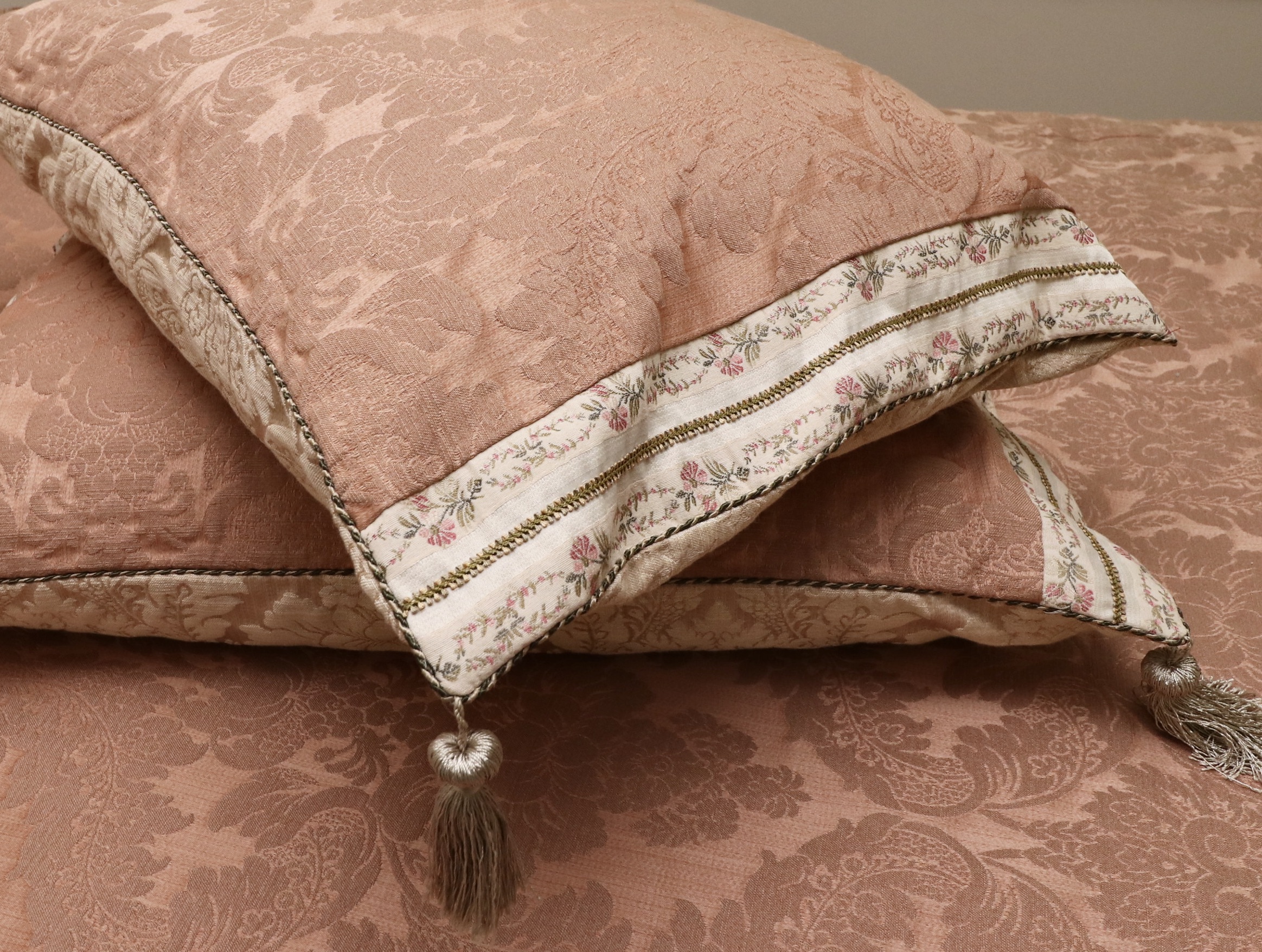 Henredon Four-Poster Mahogany Queen Bed and Ethan Allen Bedding