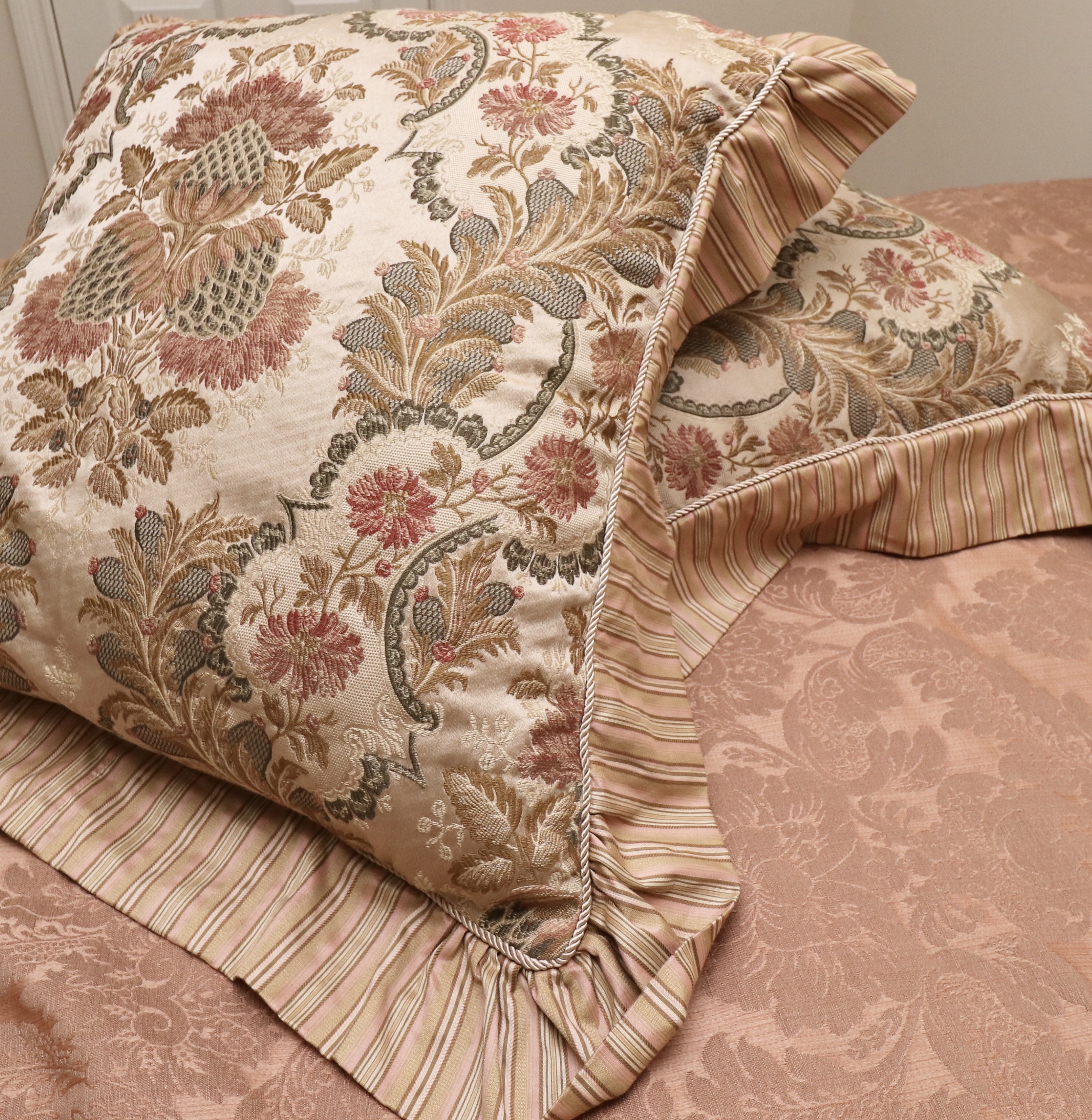 Henredon Four-Poster Mahogany Queen Bed and Ethan Allen Bedding