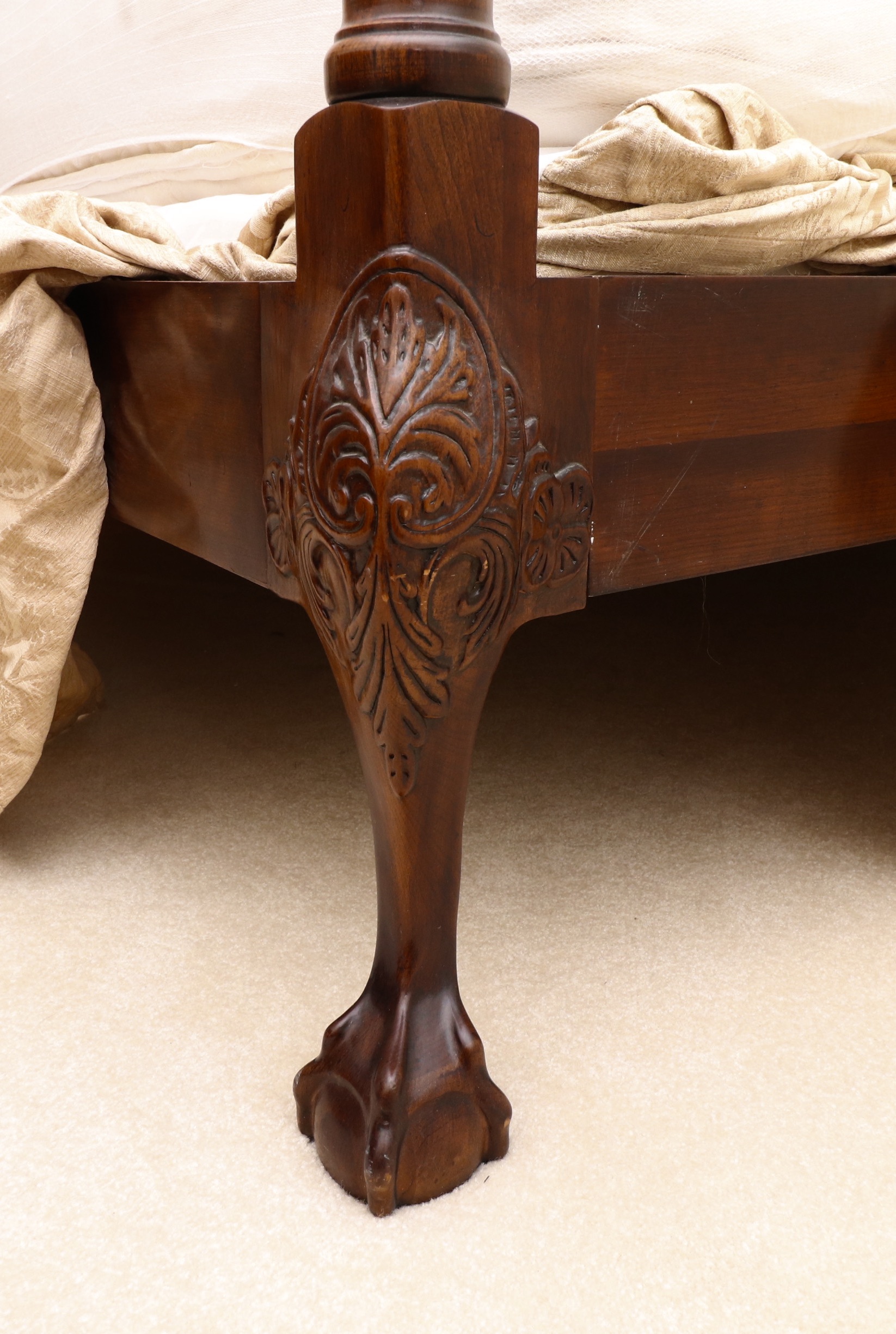 Henredon Four-Poster Mahogany Queen Bed and Ethan Allen Bedding