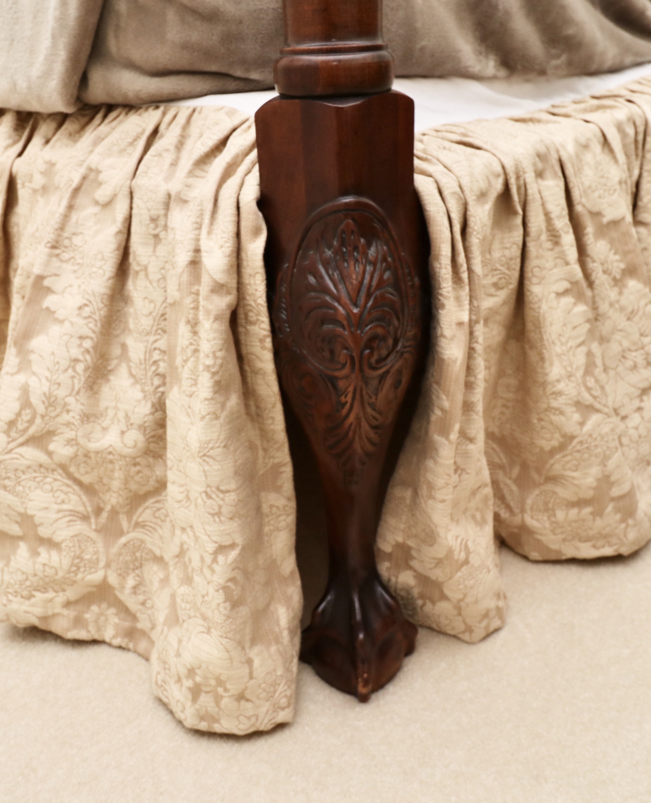 Henredon Four-Poster Mahogany Queen Bed and Ethan Allen Bedding