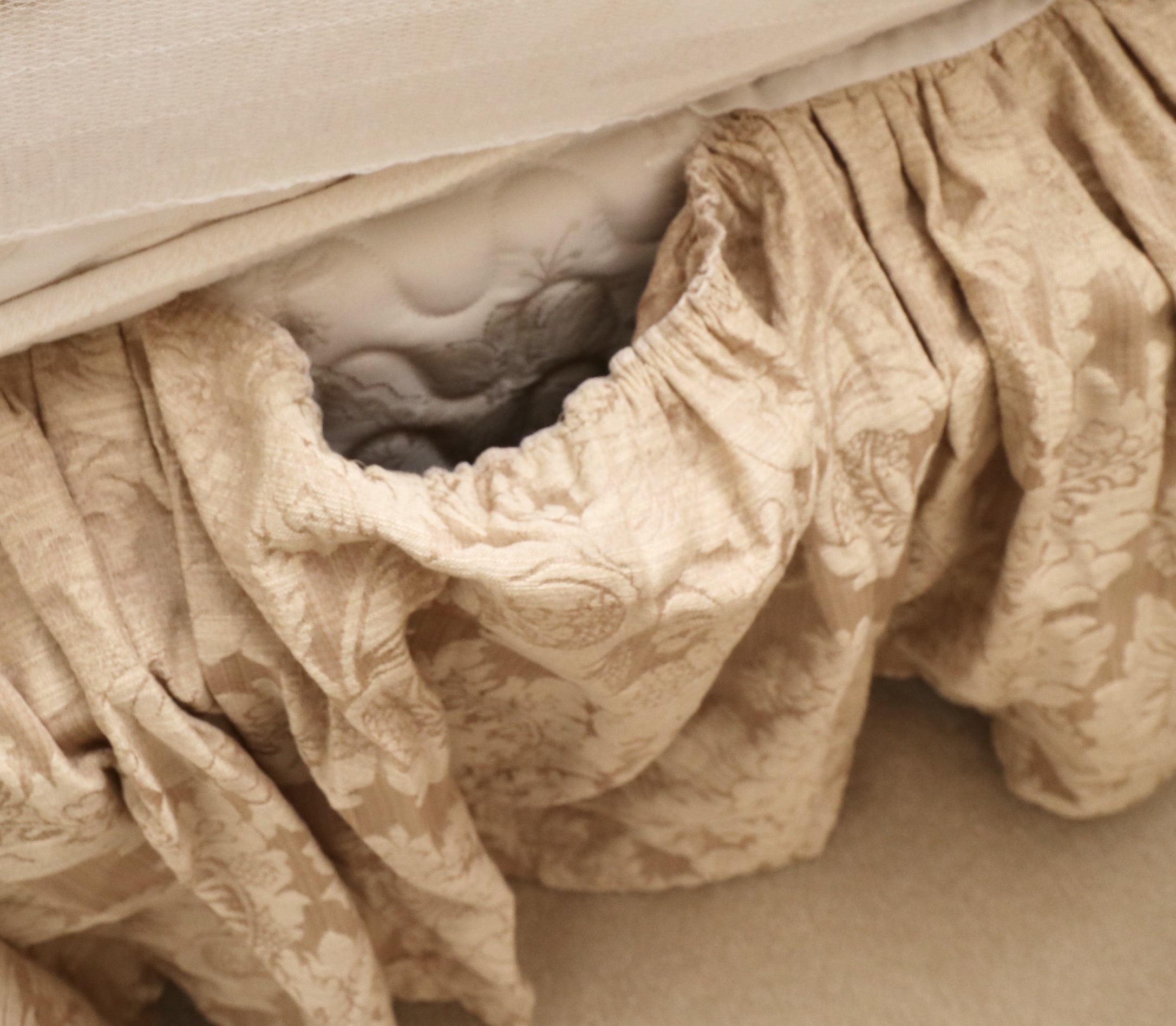 Henredon Four-Poster Mahogany Queen Bed and Ethan Allen Bedding