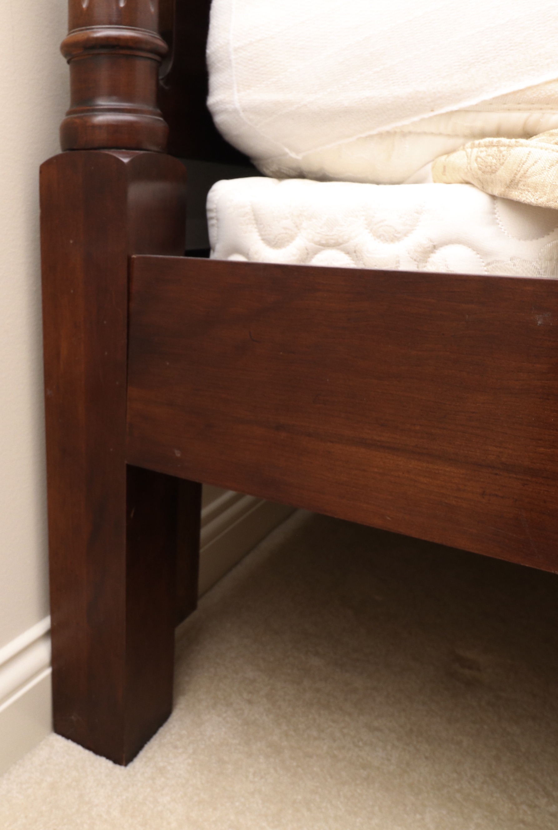 Henredon Four-Poster Mahogany Queen Bed and Ethan Allen Bedding