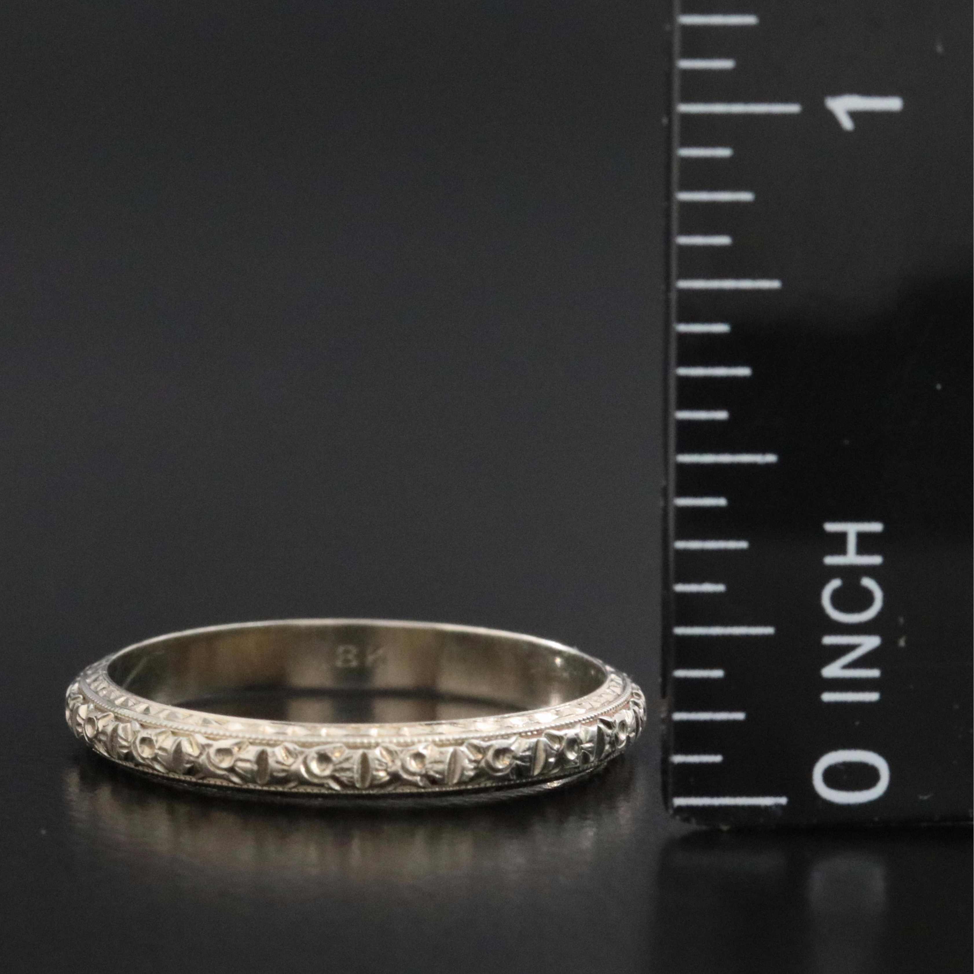 Vintage 18K Floral Pattern Band