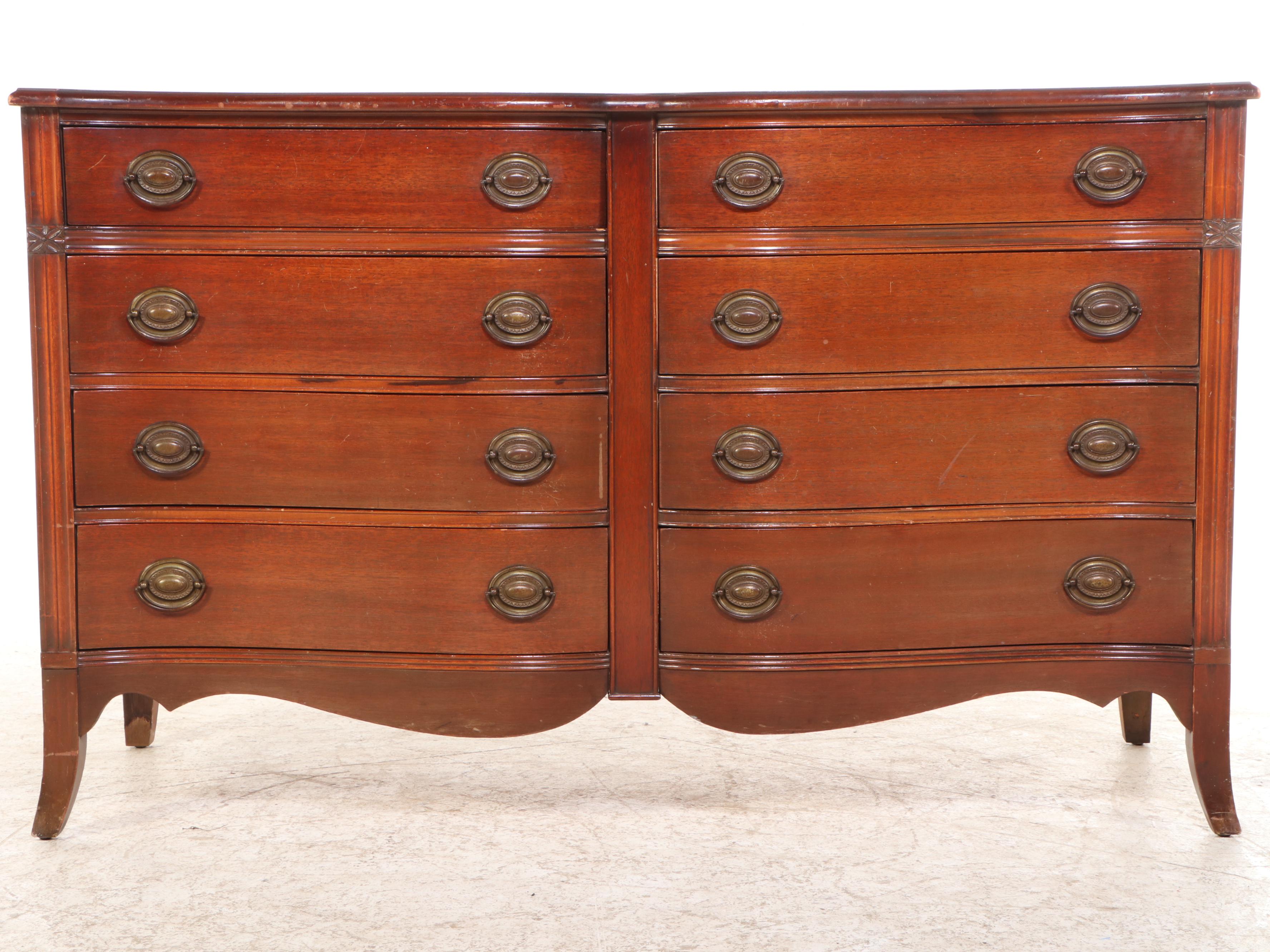 Hepplewhite Style Mahogany Dresser, Early to Mid-20th Century