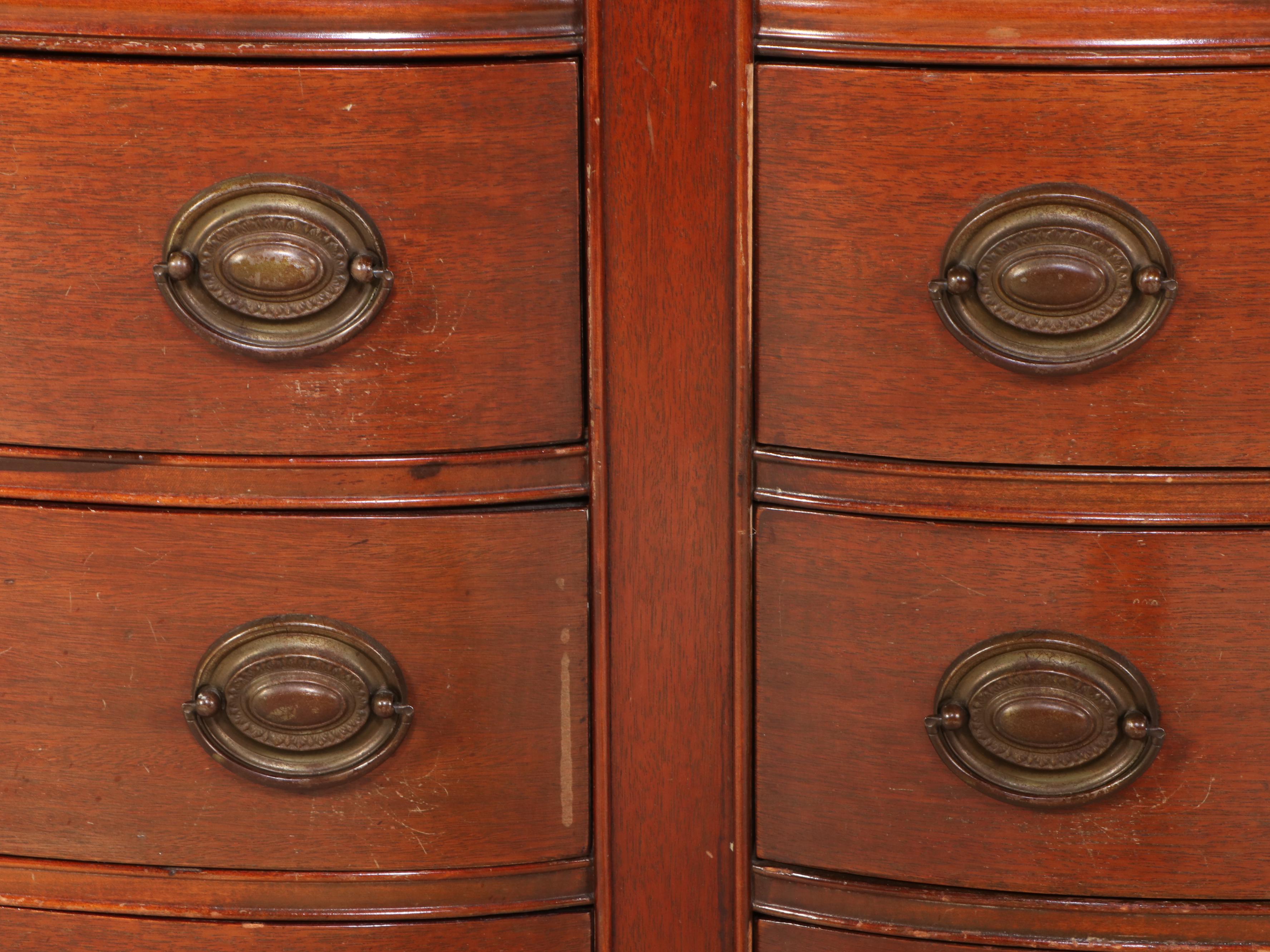 Hepplewhite Style Mahogany Dresser, Early to Mid-20th Century