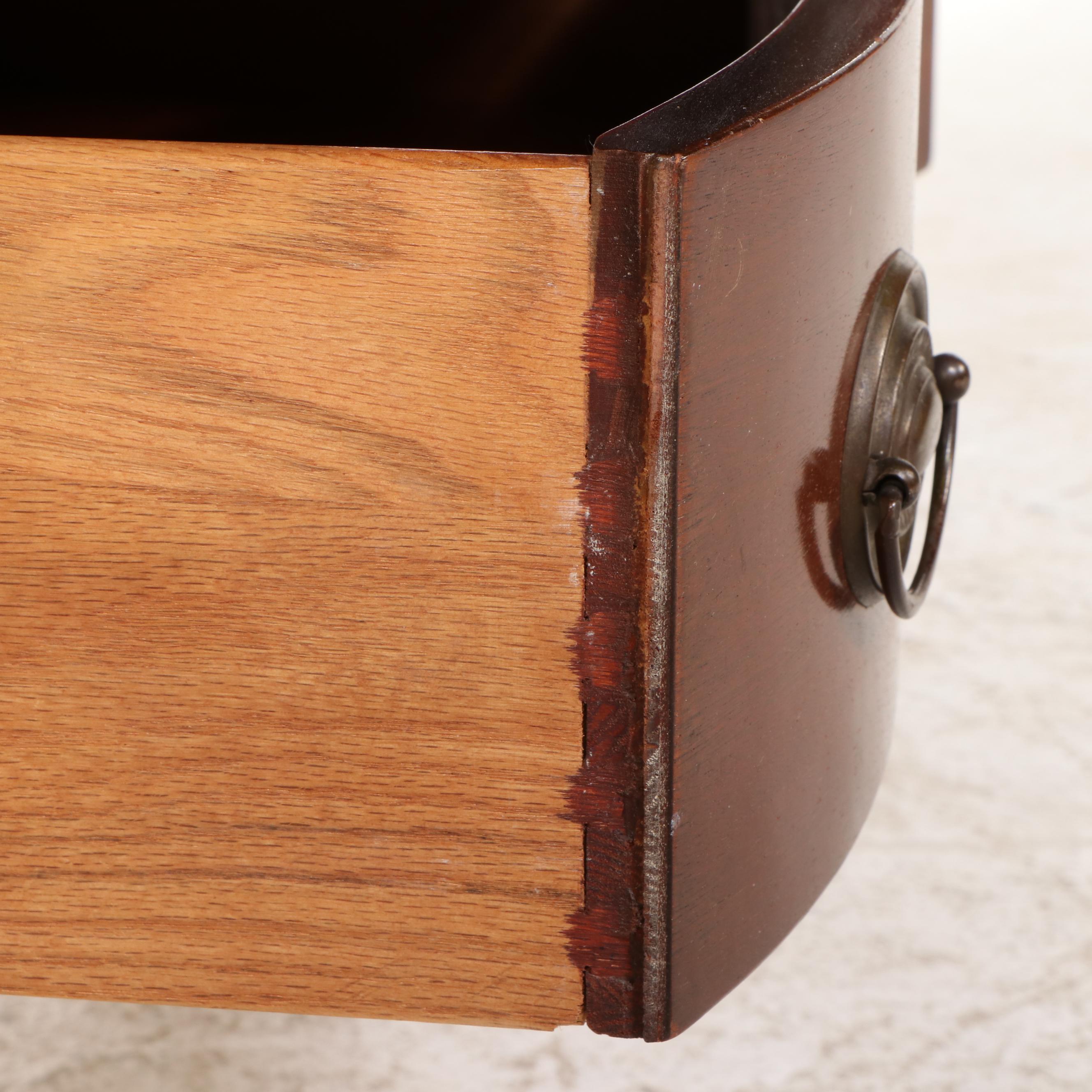 Hepplewhite Style Mahogany Dresser, Early to Mid-20th Century