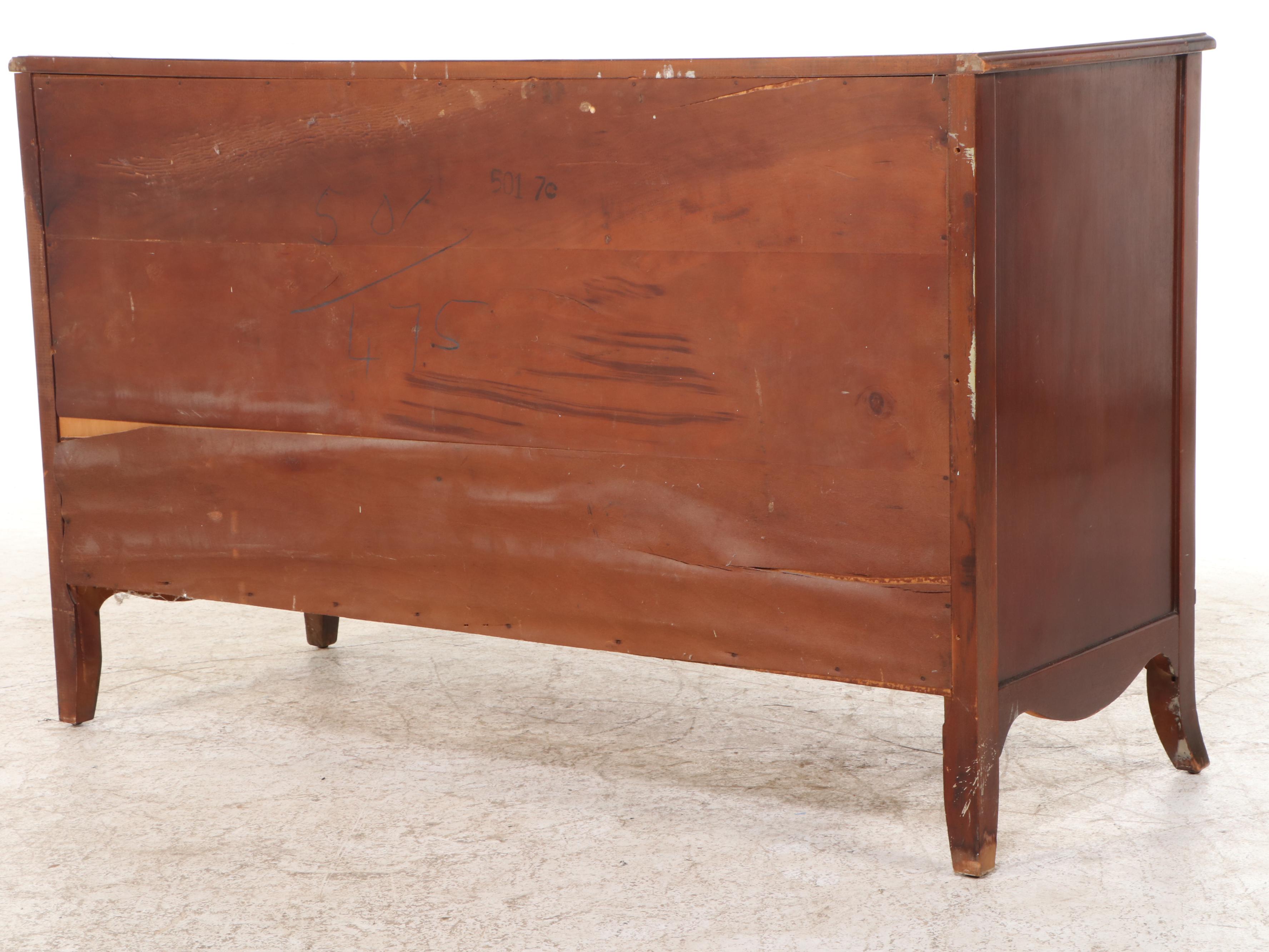 Hepplewhite Style Mahogany Dresser, Early to Mid-20th Century