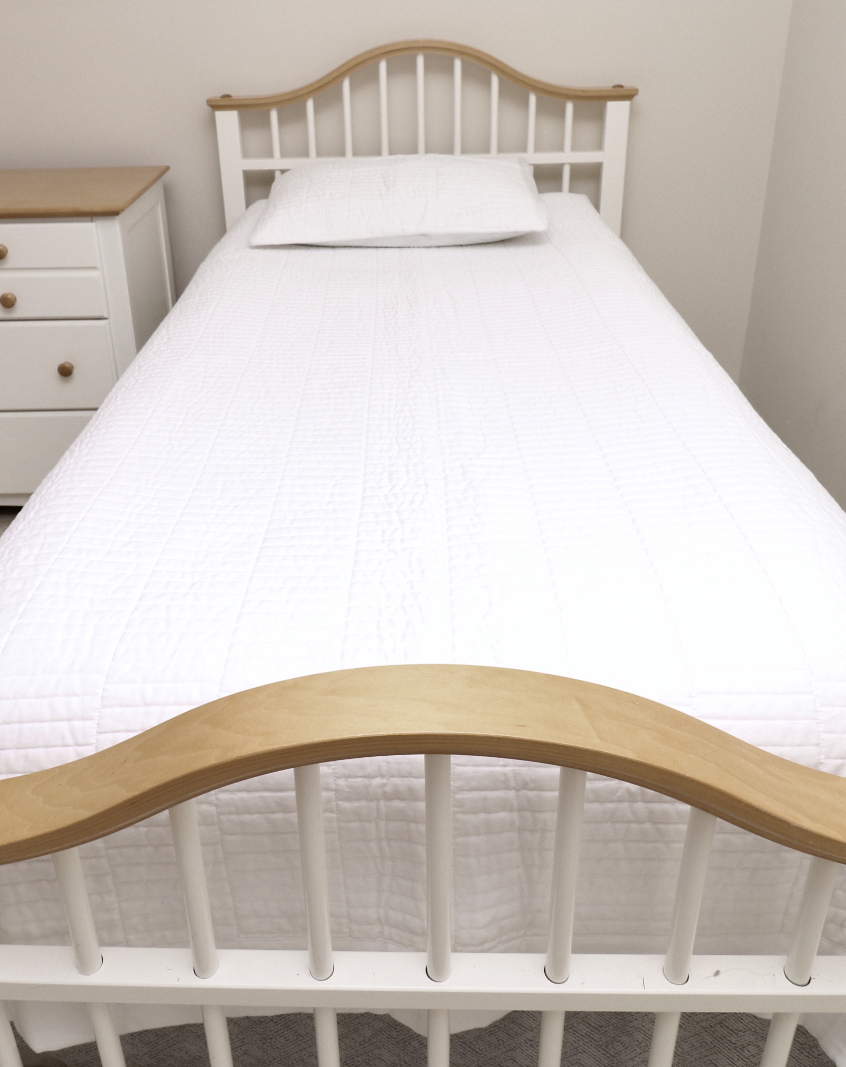 Child Craft Industries Parcel-Painted Twin Bedroom Suite and Real Simple Bedding