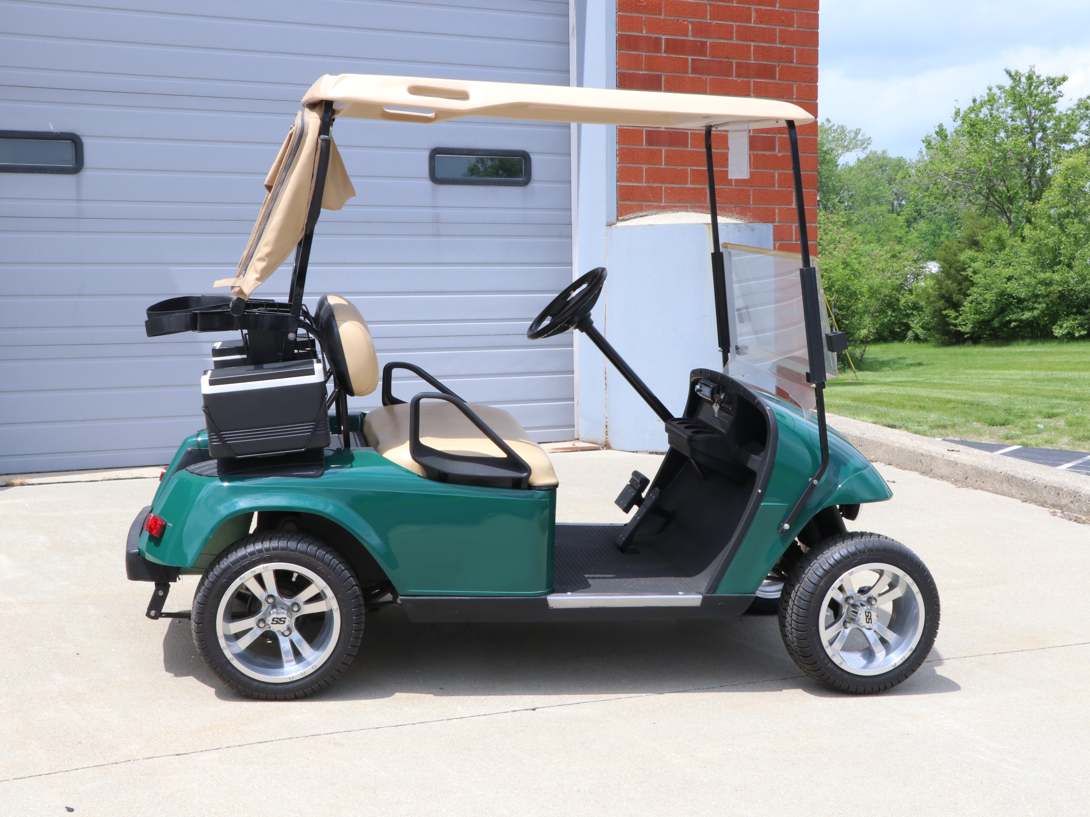 E-Z-GO Golf Cart