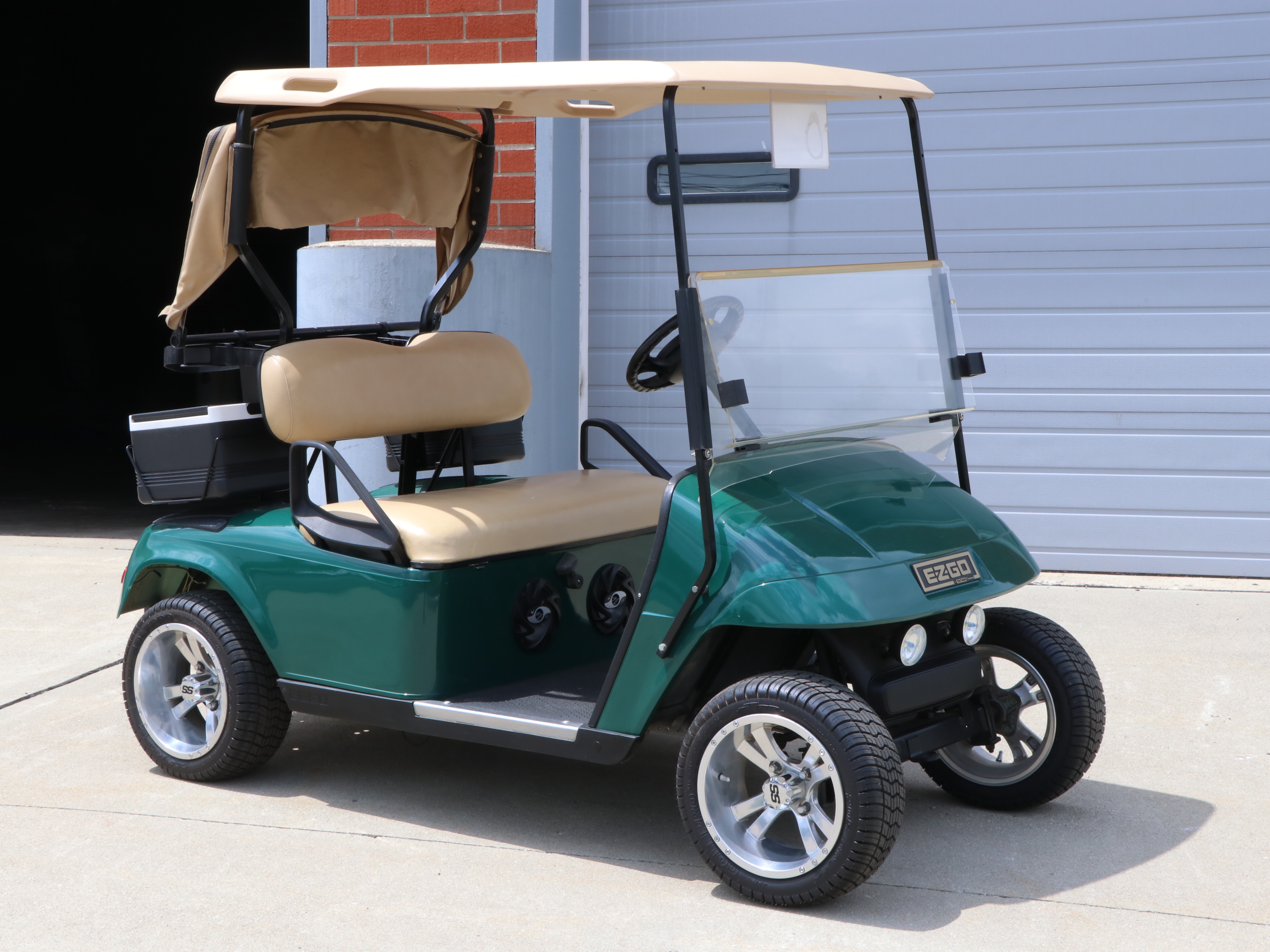 E-Z-GO Golf Cart