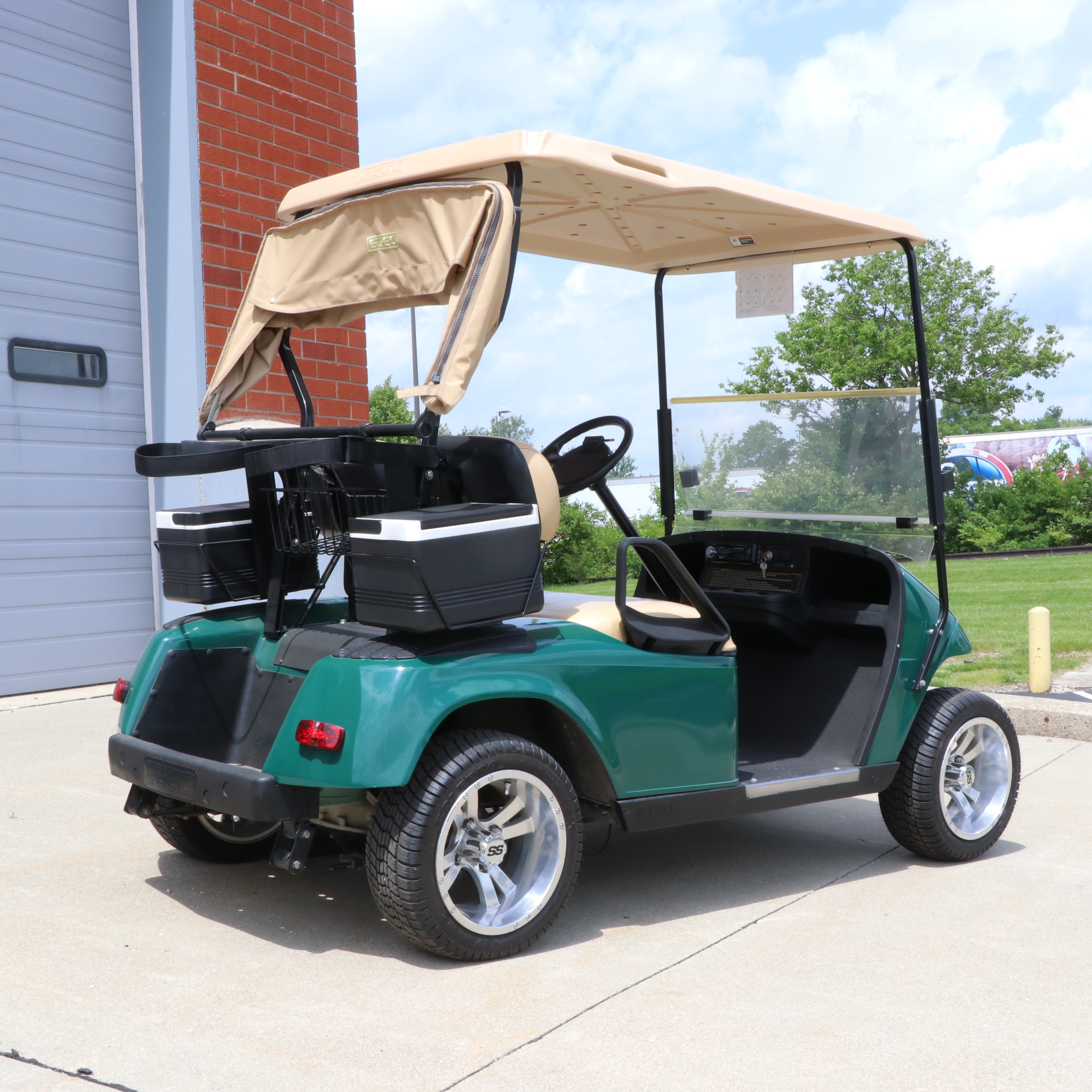 E-Z-GO Golf Cart