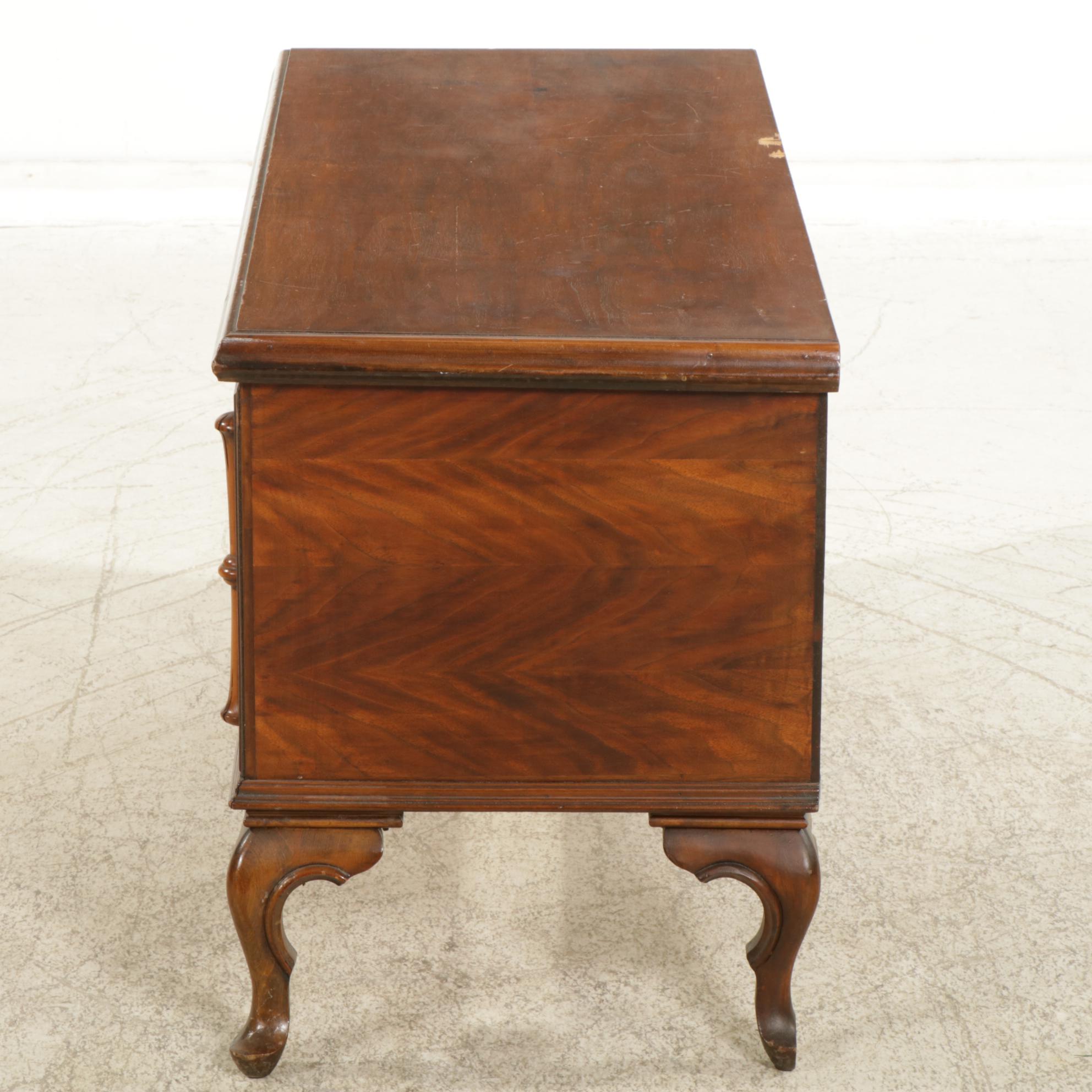 Ed Roos Forest Park Walnut Cedar-Lined Blanket Chest, Early to Mid-20th Century