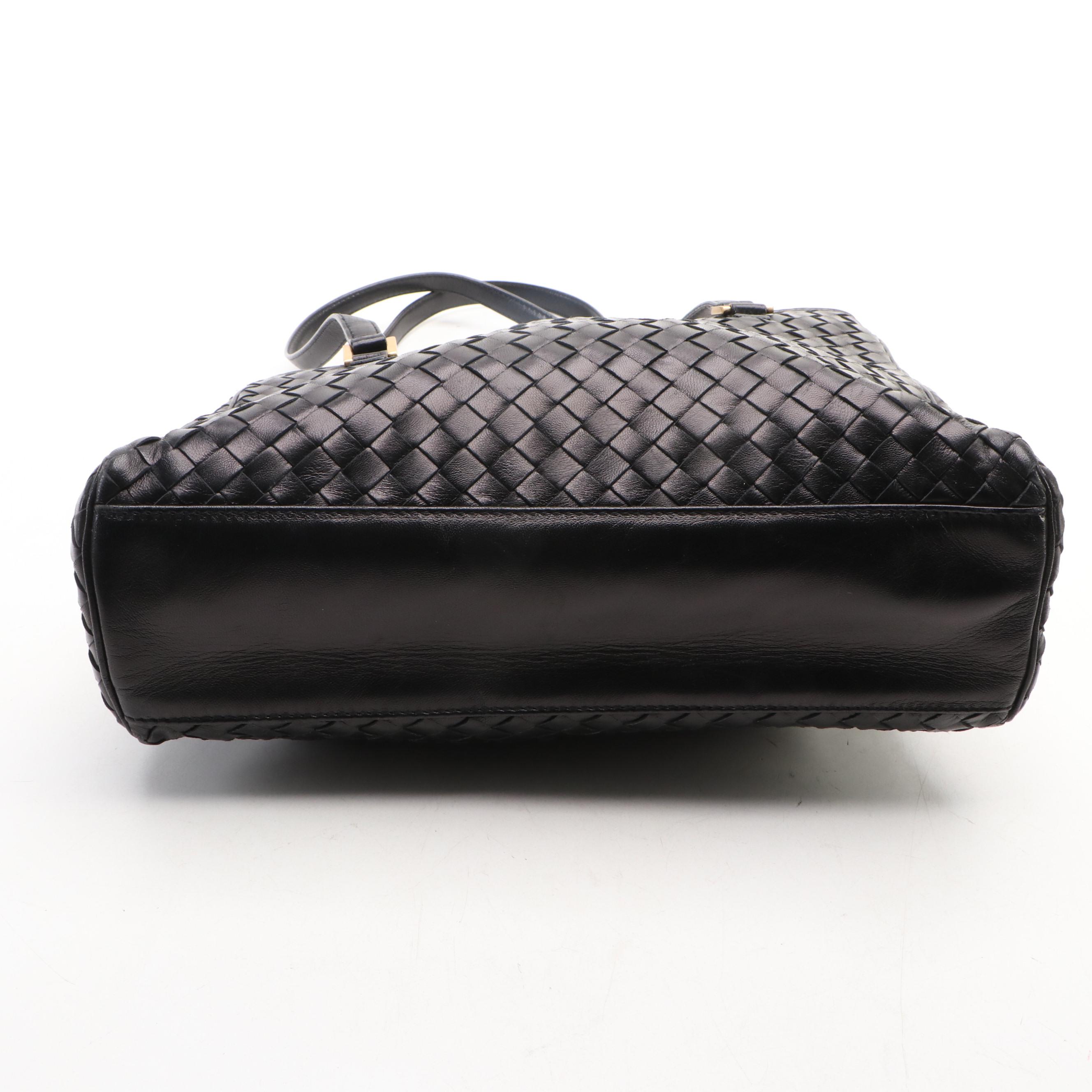 Bottega Veneta Vintage Shoulder Bag in Black Intrecciato Leather