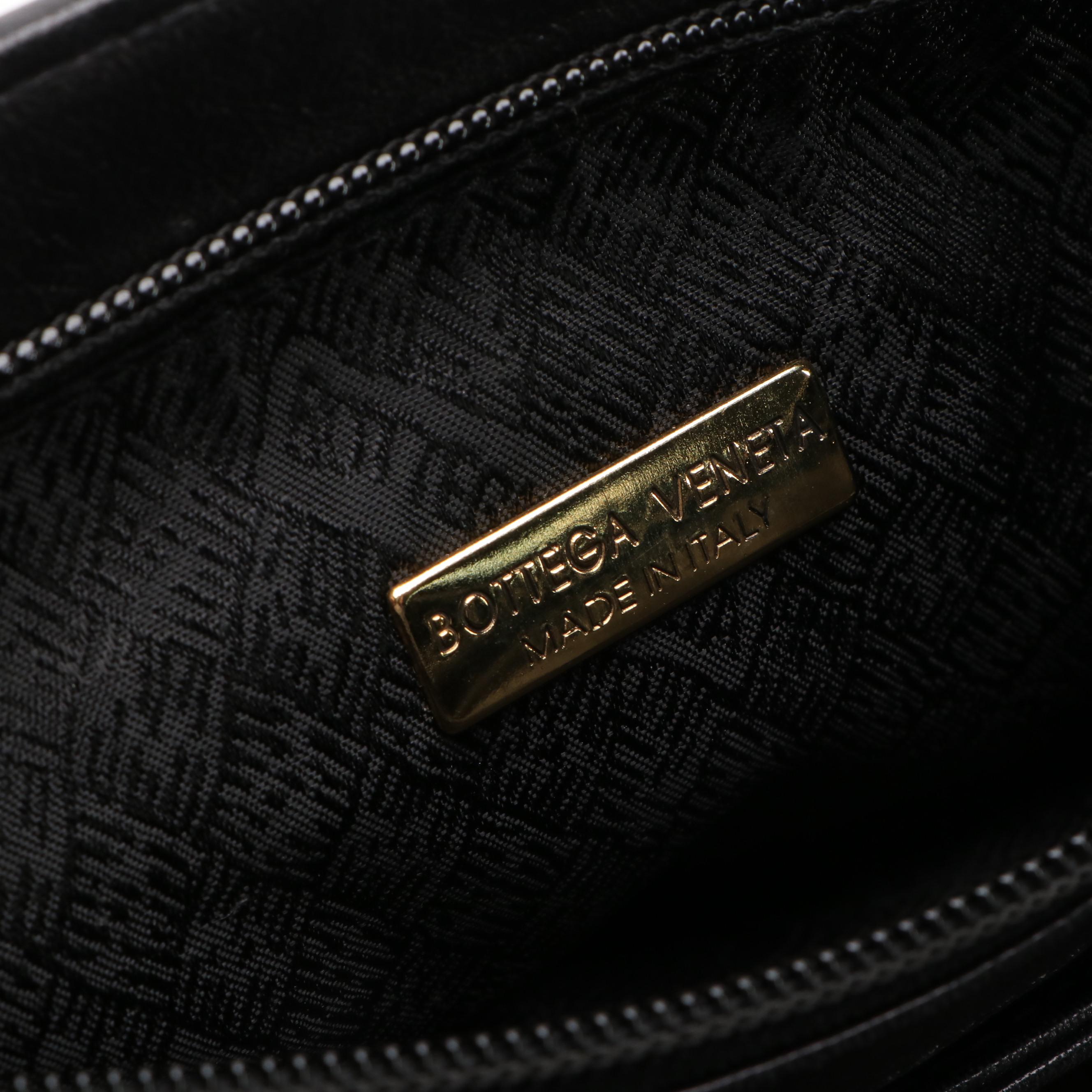 Bottega Veneta Vintage Shoulder Bag in Black Intrecciato Leather