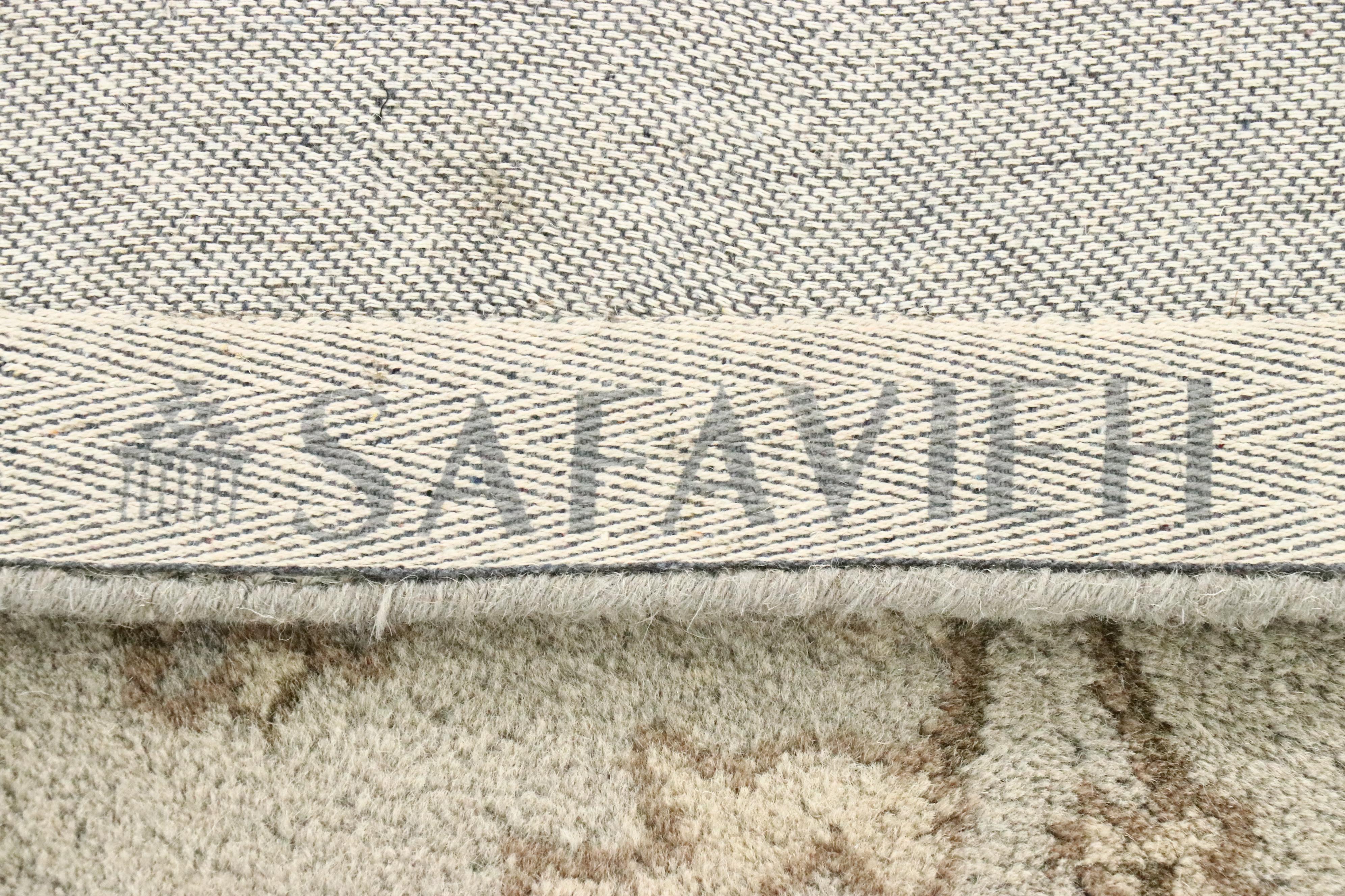 5' x 7'11 Hand-Tufted Safavieh "Heritage" Area Rug