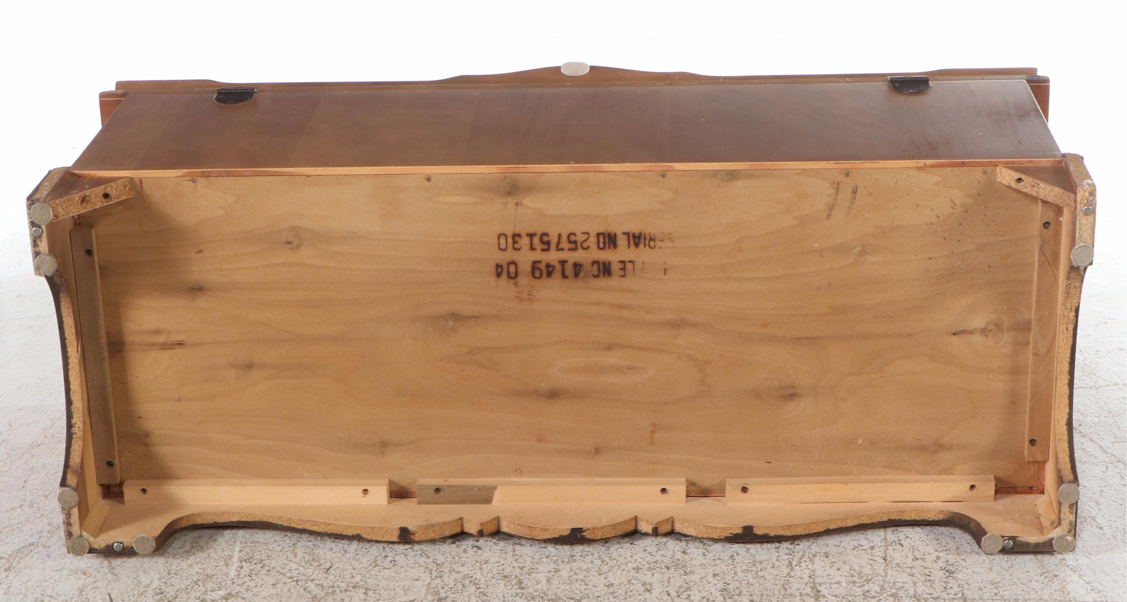 Lane "Aroma-Tite" Colonial Style Bench-Top Cedar-Lined Maple Blanket Chest