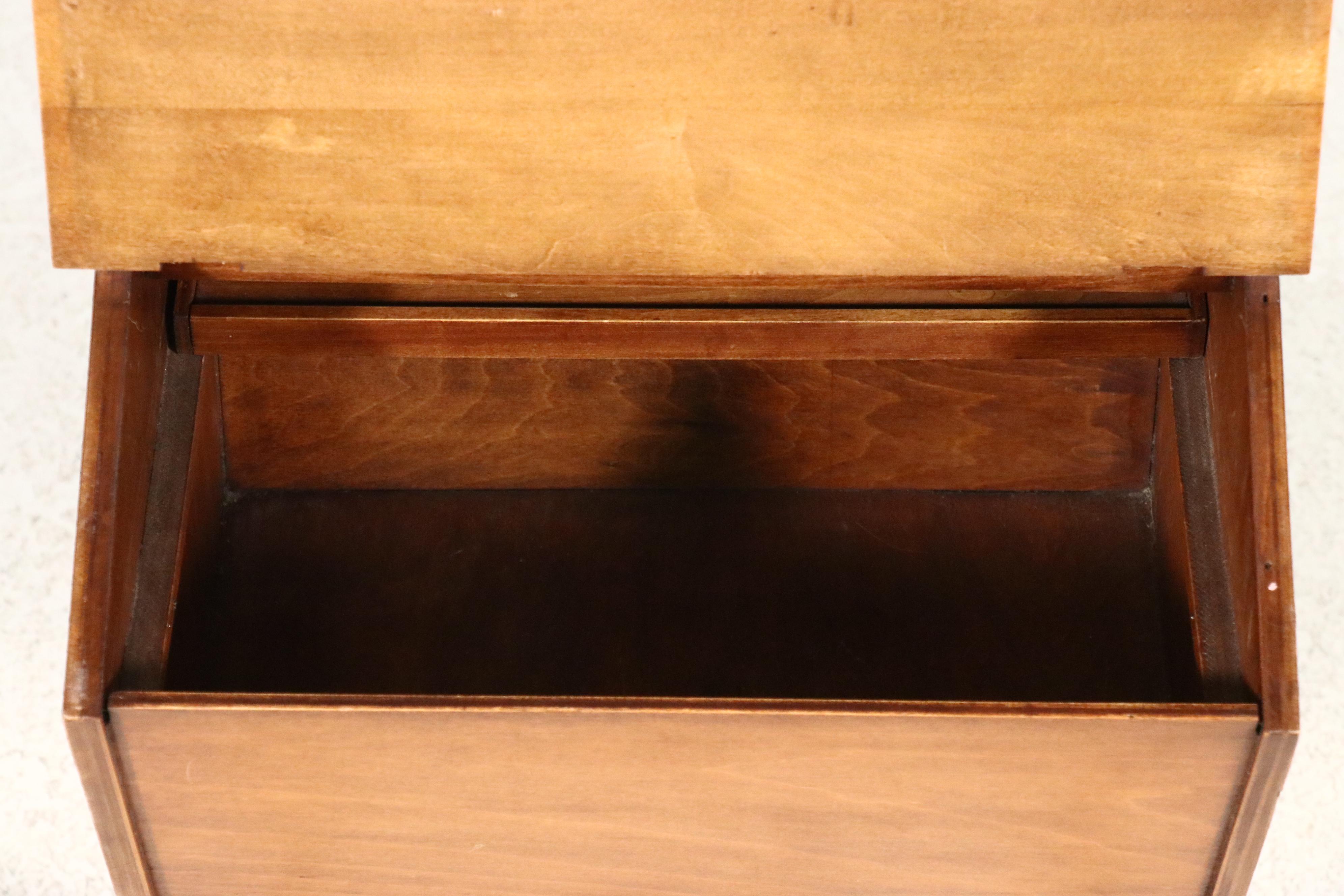 Maple Sewing Stand with Interior Tray, Mid to Late 20th Century