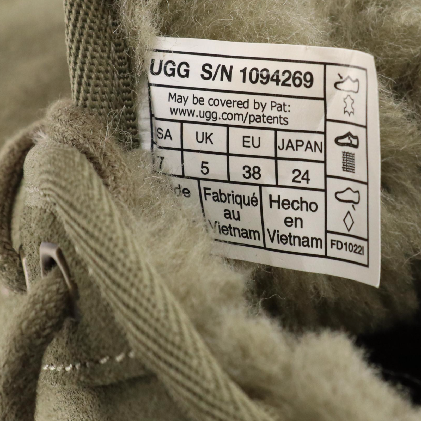 UGG Neumel Boot in Burnt Olive with Barbour Tartan Wool Scarf