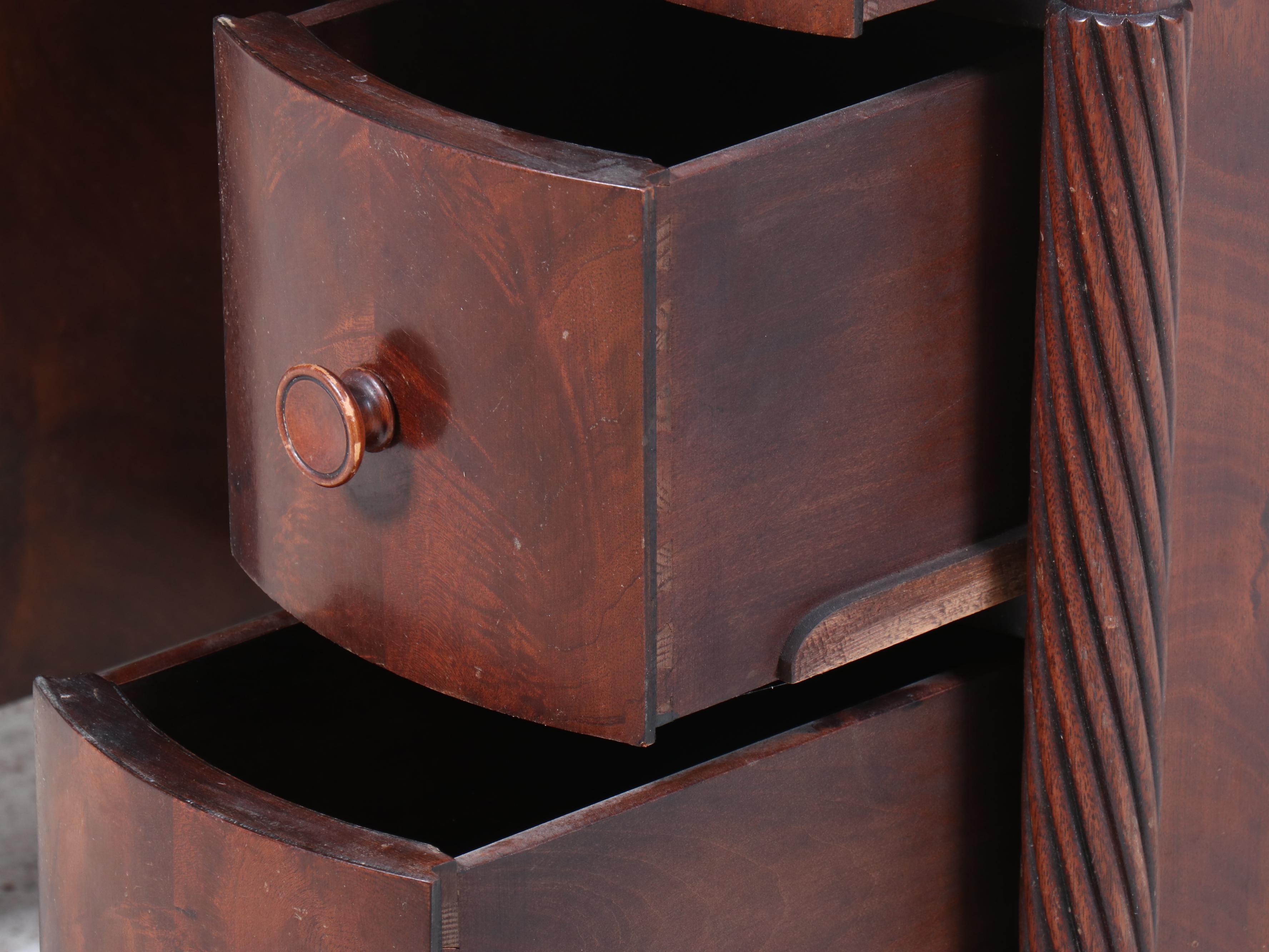 Flint & Horner Co. Georgian Style Flame Mahogany Sideboard, 20th Century