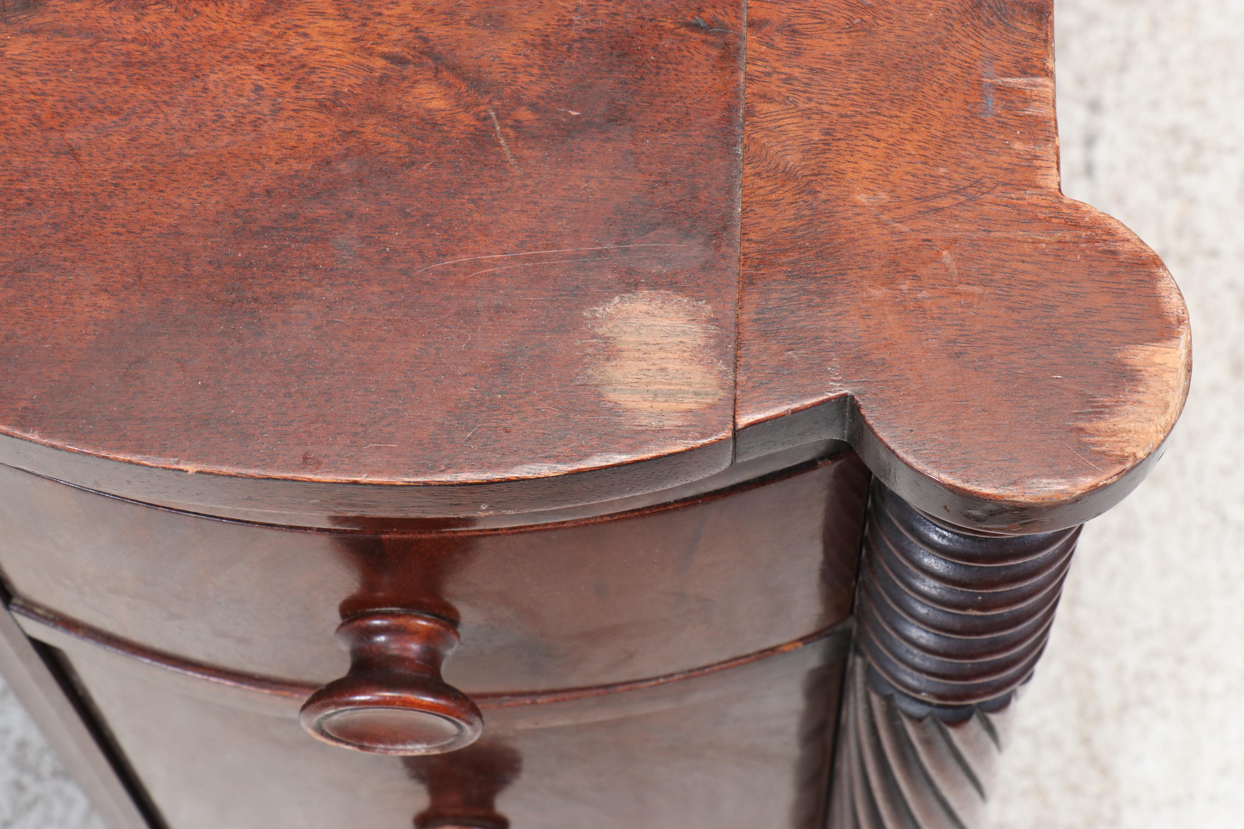 Flint & Horner Co. Georgian Style Flame Mahogany Sideboard, 20th Century