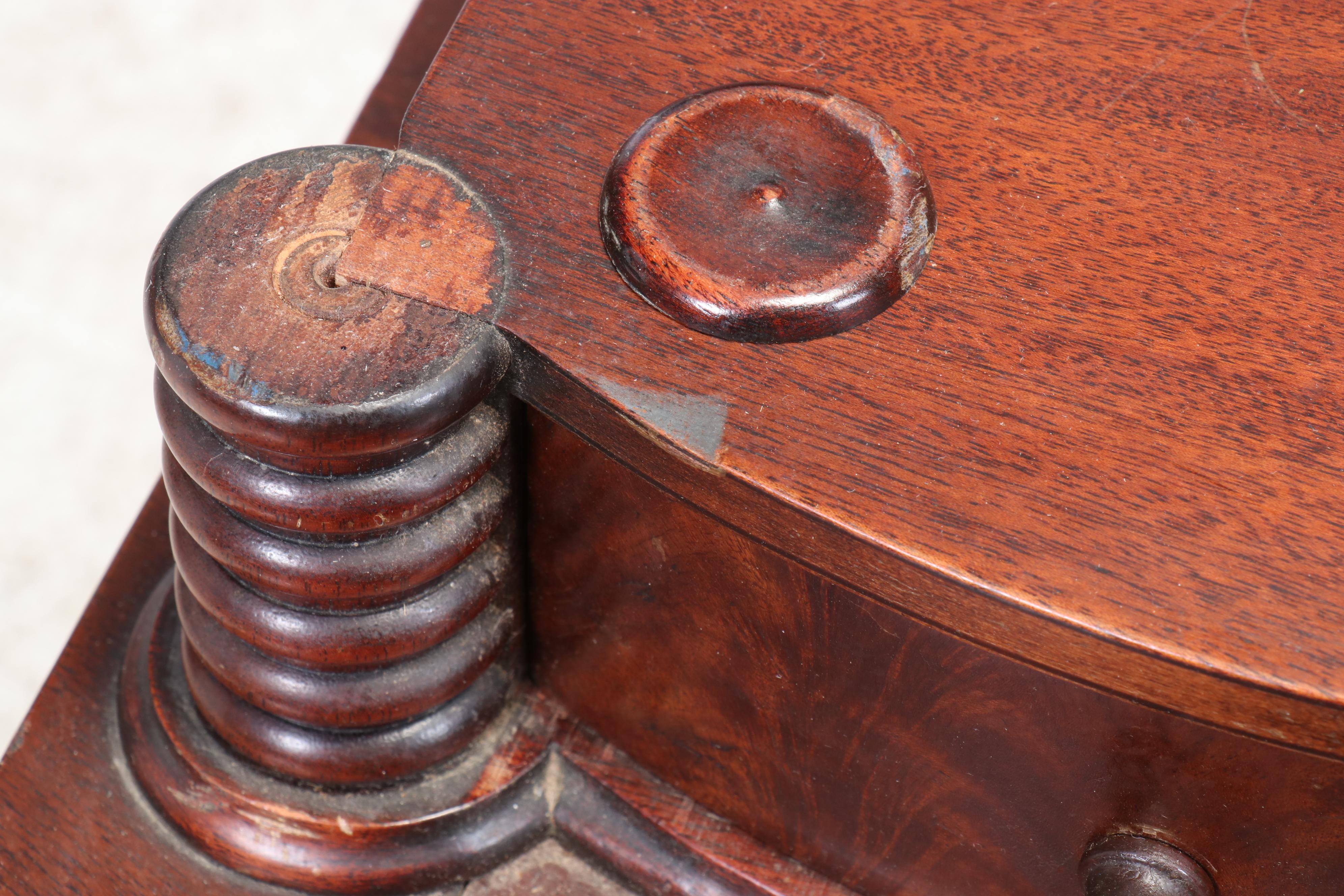Flint & Horner Co. Georgian Style Flame Mahogany Sideboard, 20th Century