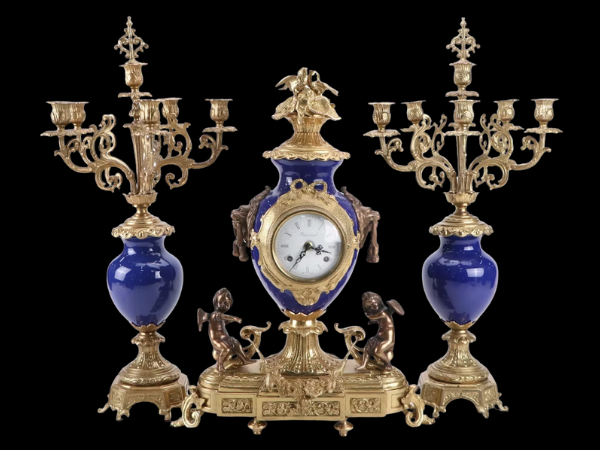 Distinctive Accents: Art, Furniture & Décor