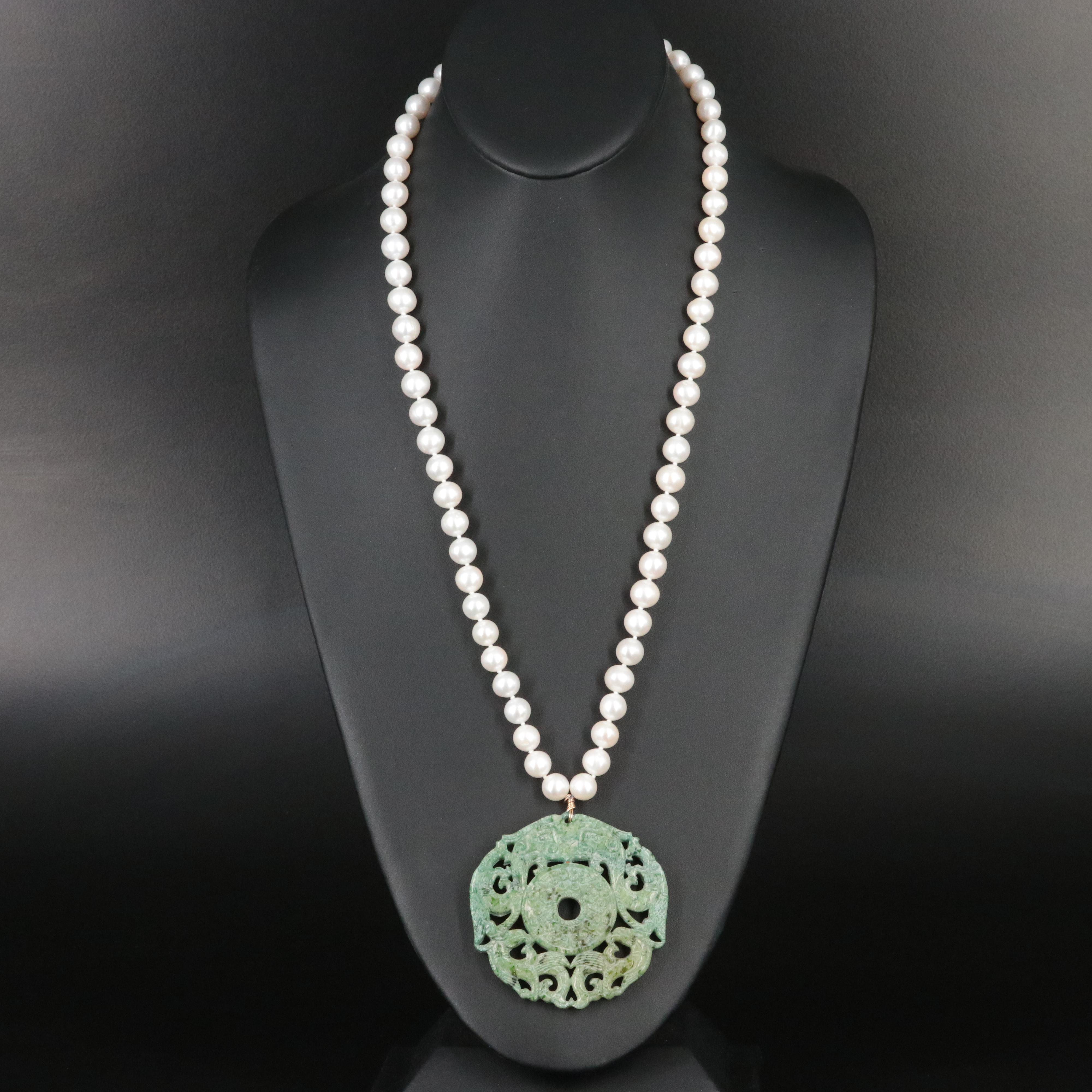 Pearl Necklace with Aventurine Asian Pendant