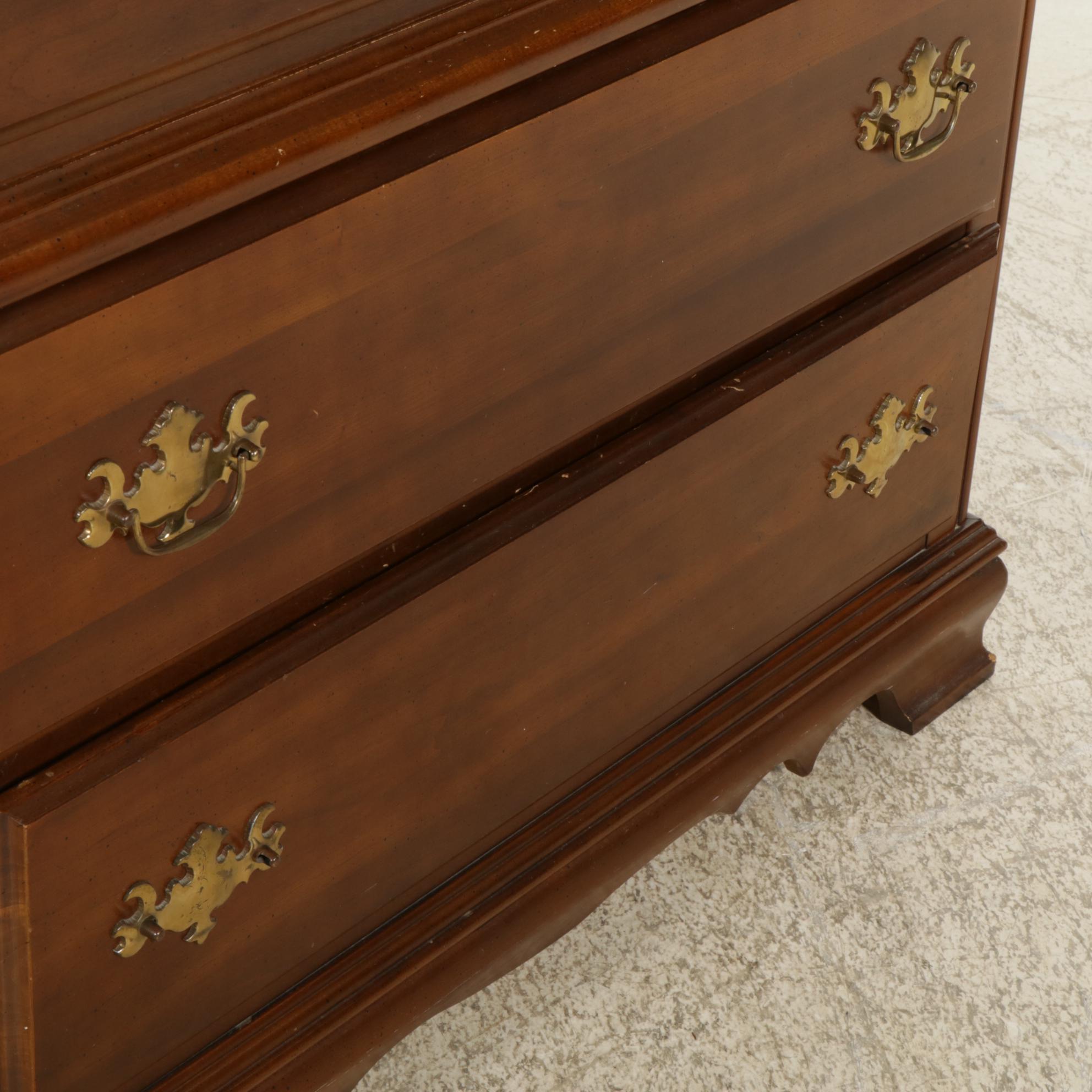 Federal Style Walnut Chest of Drawers, Late 20th Century