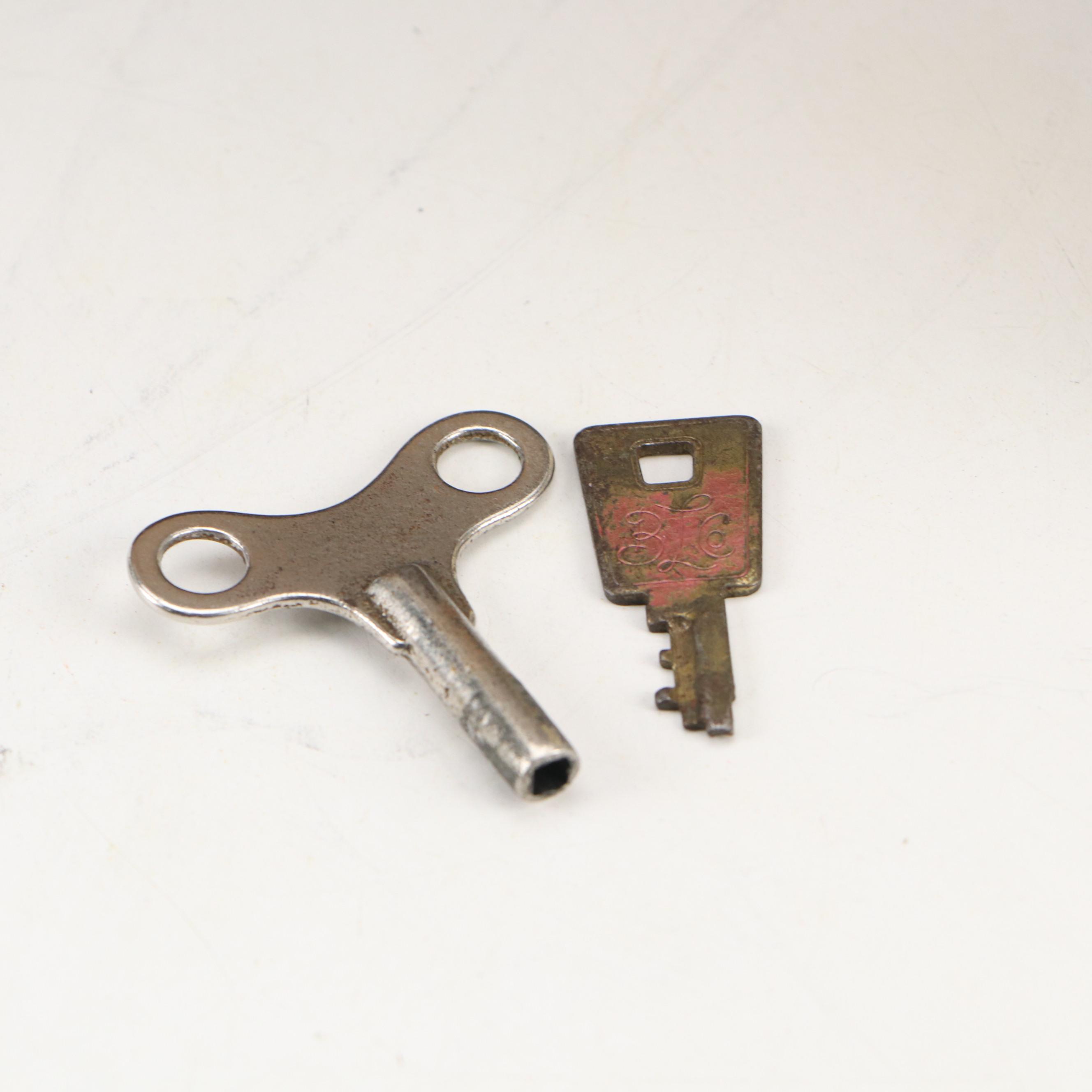 Victorian Style Eight Day Clock Wooden Steeple Mantel Clock, Mid-20th Century