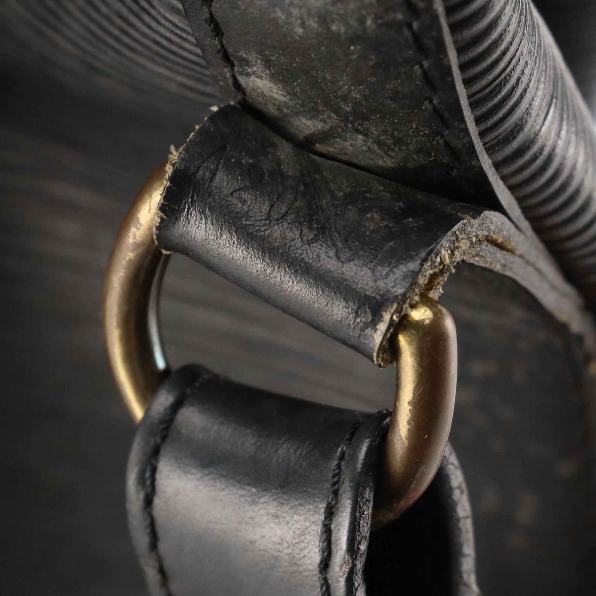 Louis Vuitton Noé Drawstring Bucket Bag in Black Epi Leather