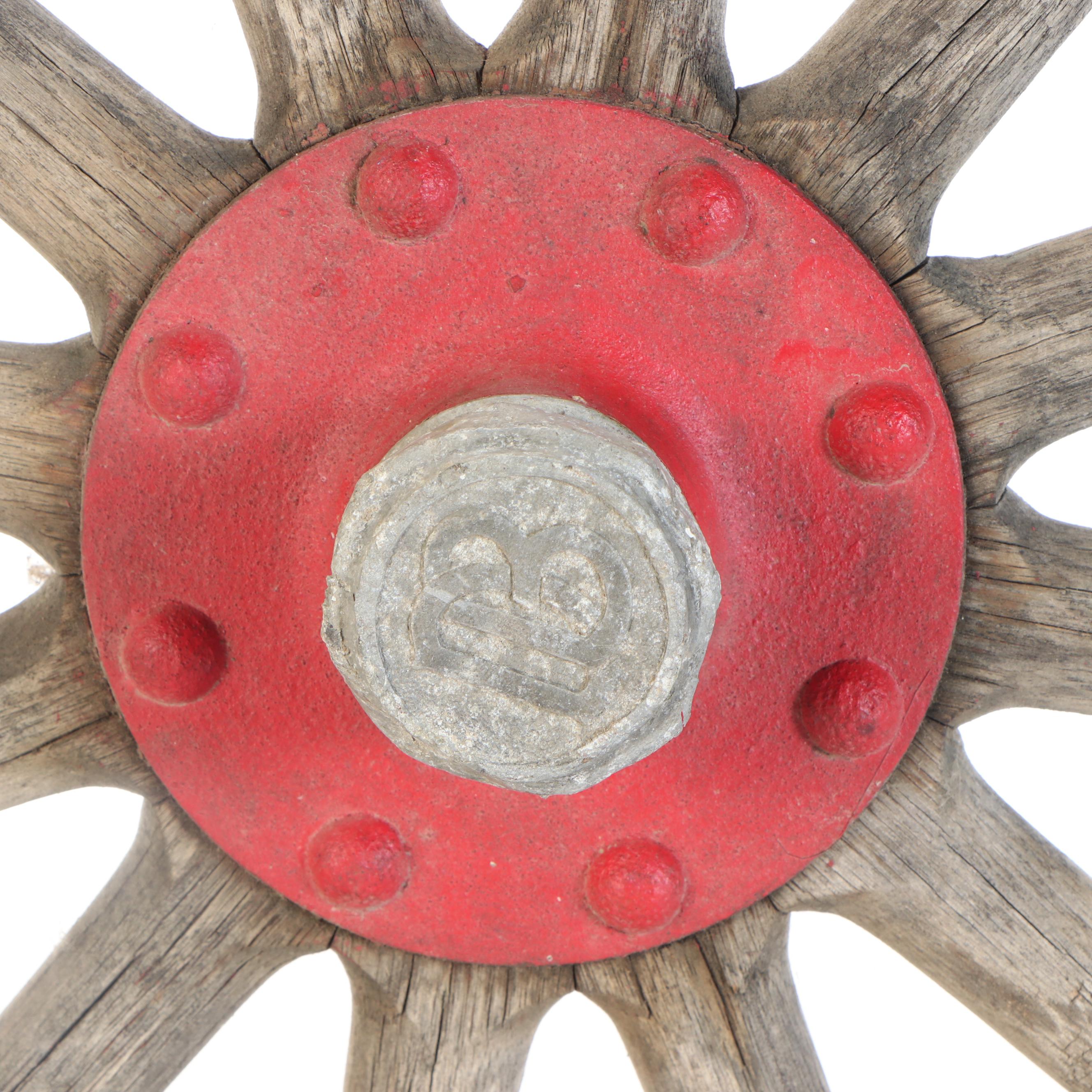 Western Style Wagon Wheel Wall Hanging