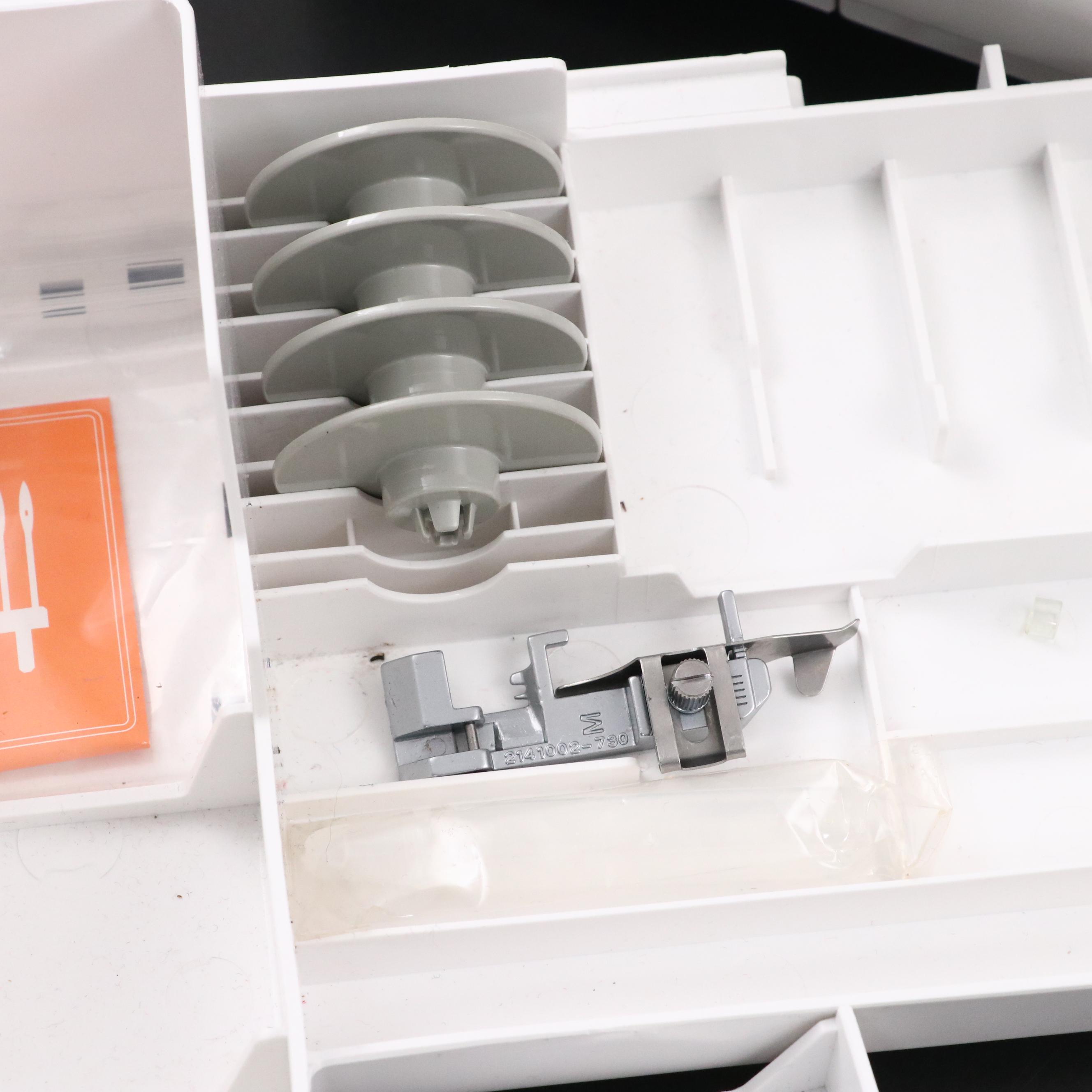 Husqvarna Huskylock 905 Sewing Machine