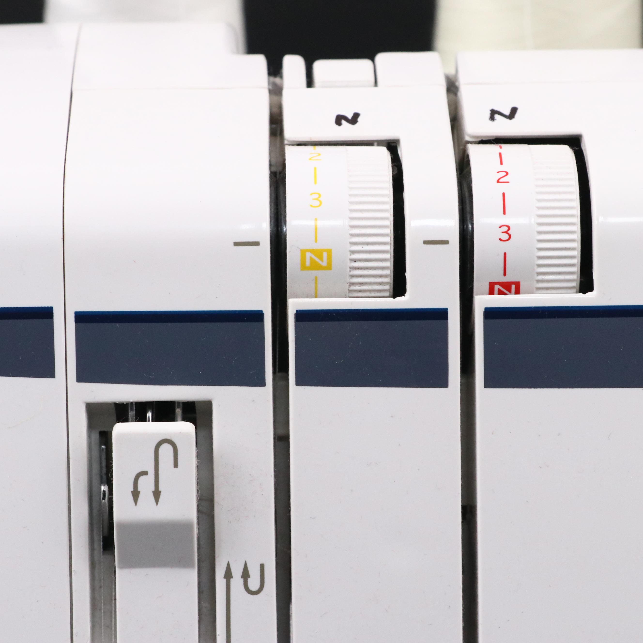 Husqvarna Huskylock 905 Sewing Machine