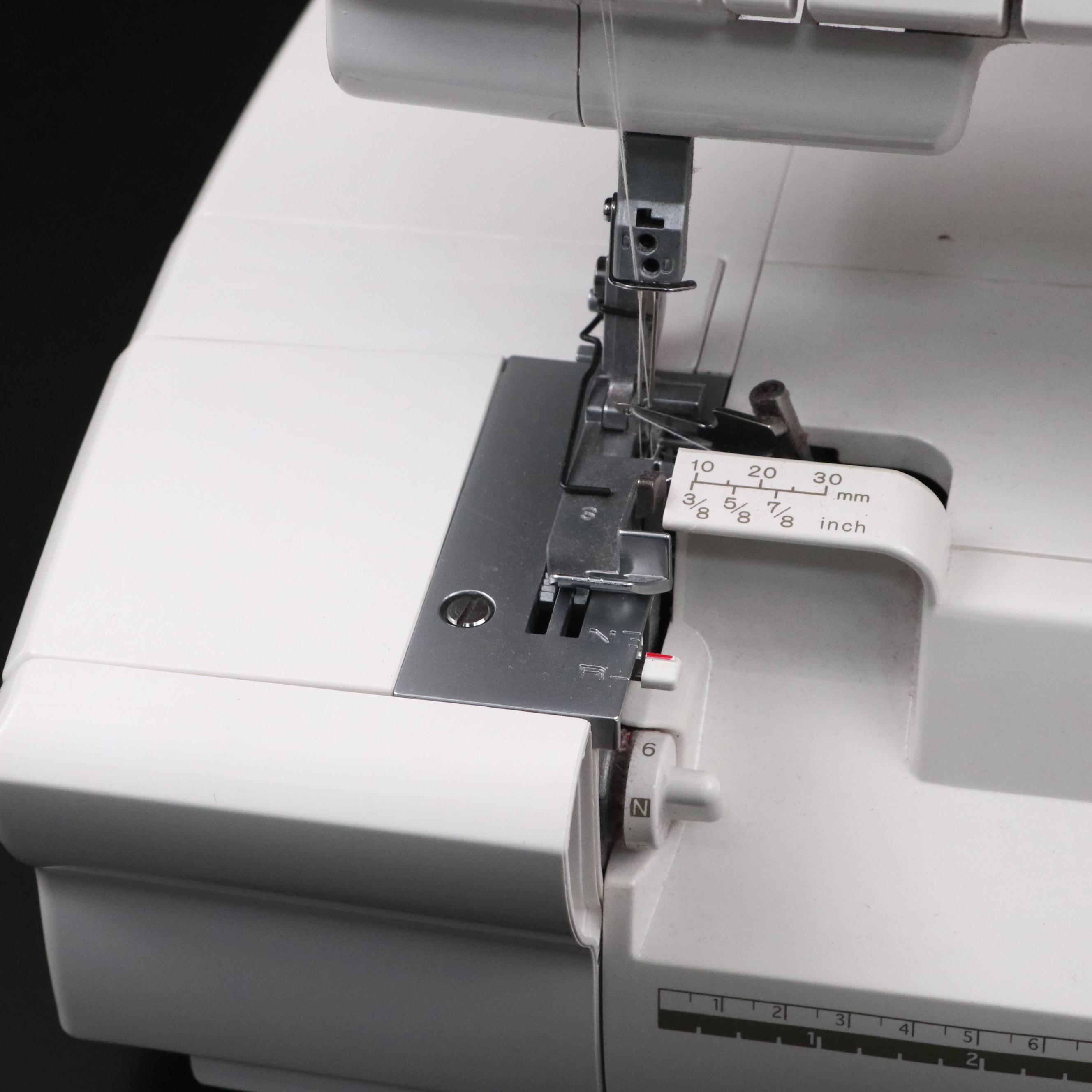 Husqvarna Huskylock 905 Sewing Machine