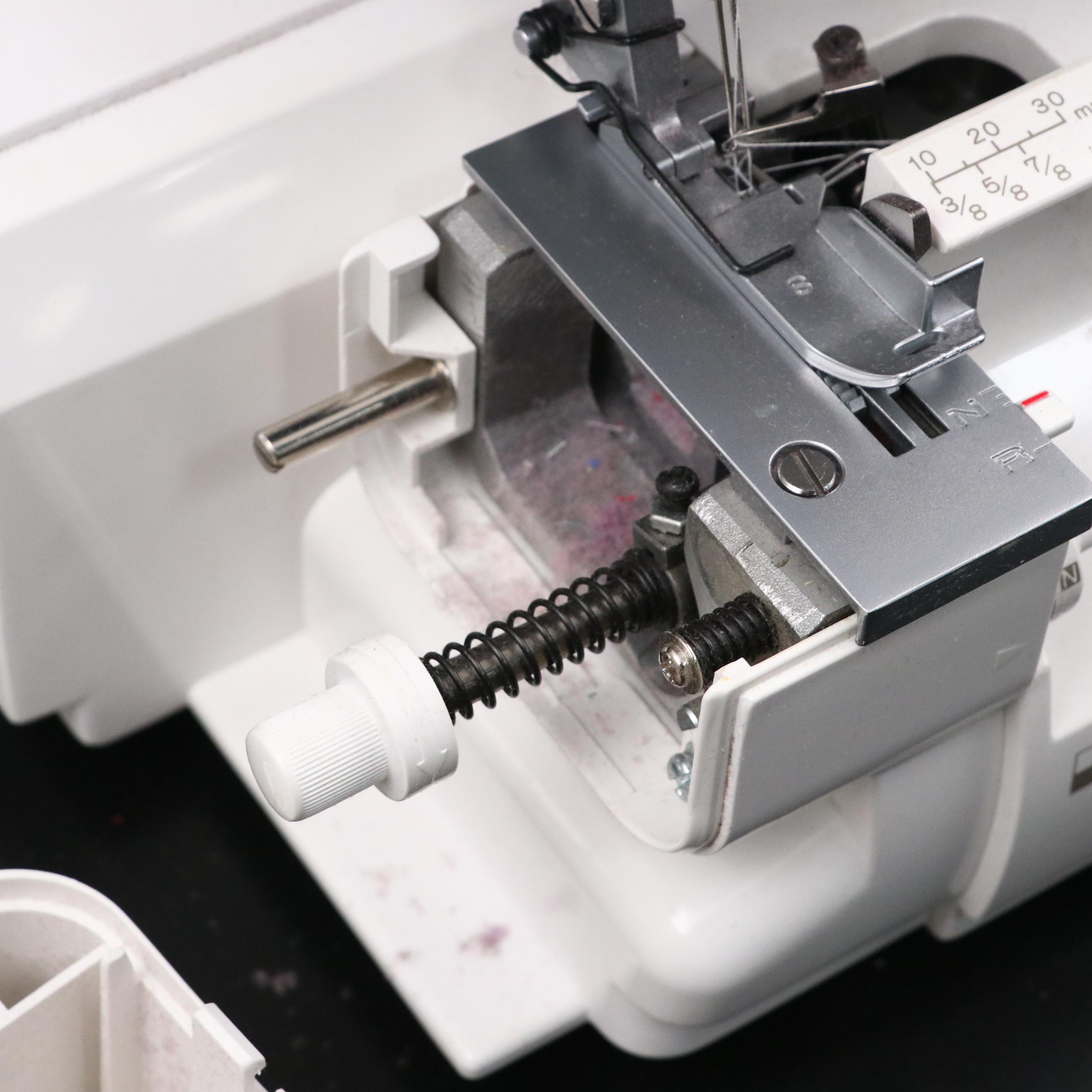 Husqvarna Huskylock 905 Sewing Machine