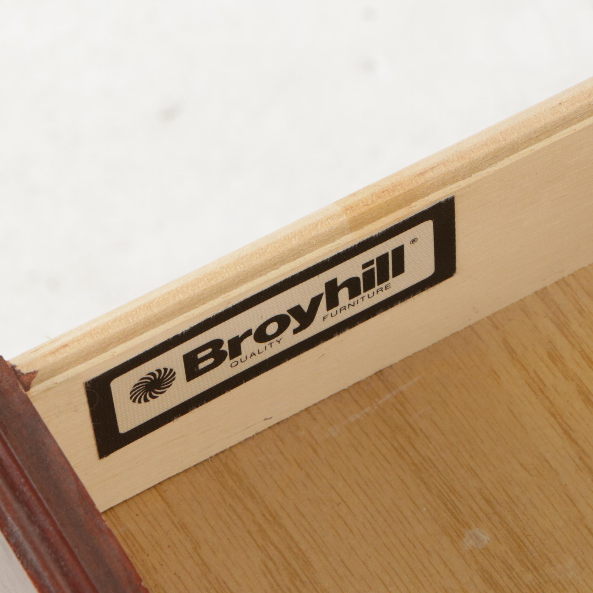 Broyhill Queen Anne Style Cherry End Table, Late 20th Century