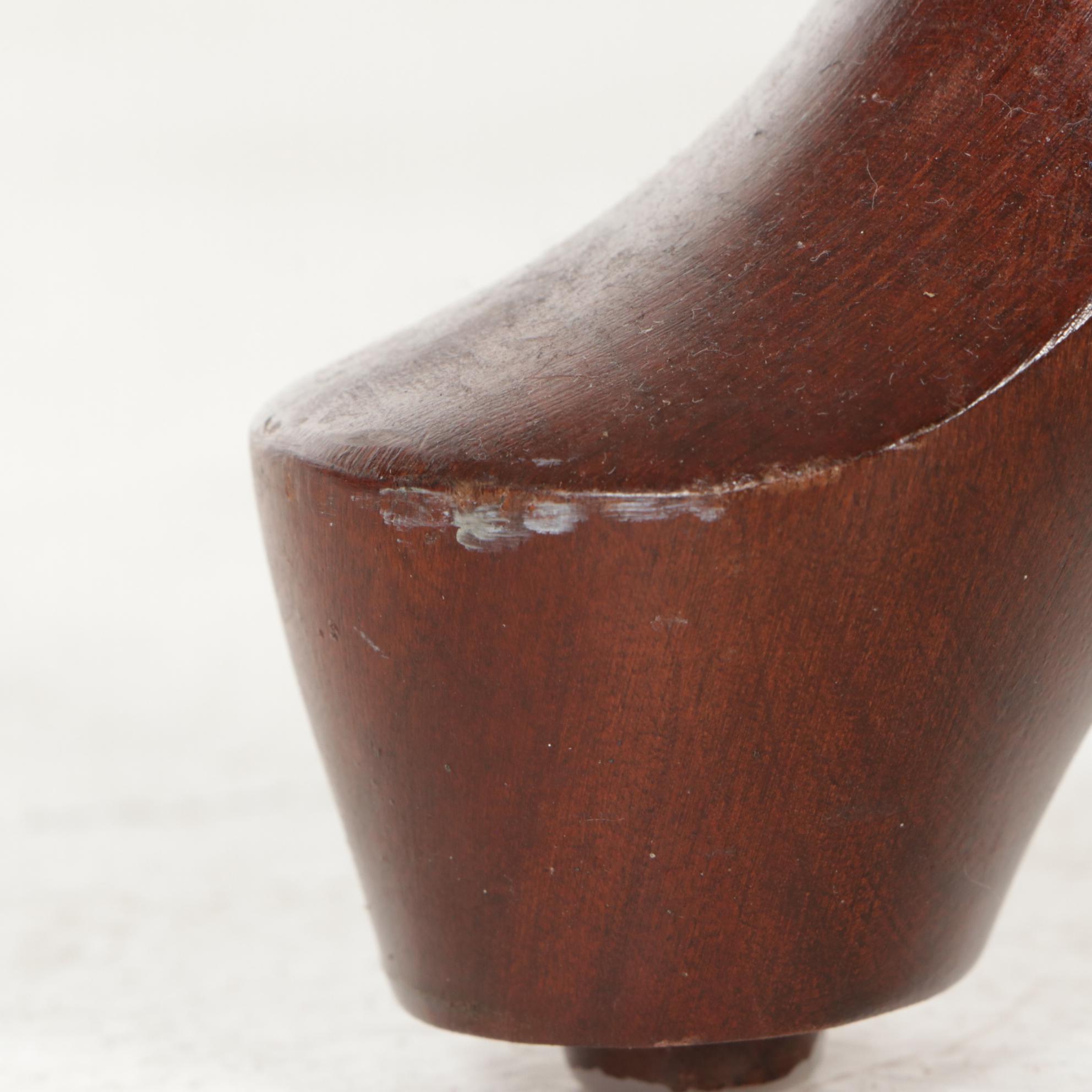 Broyhill Queen Anne Style Cherry End Table, Late 20th Century