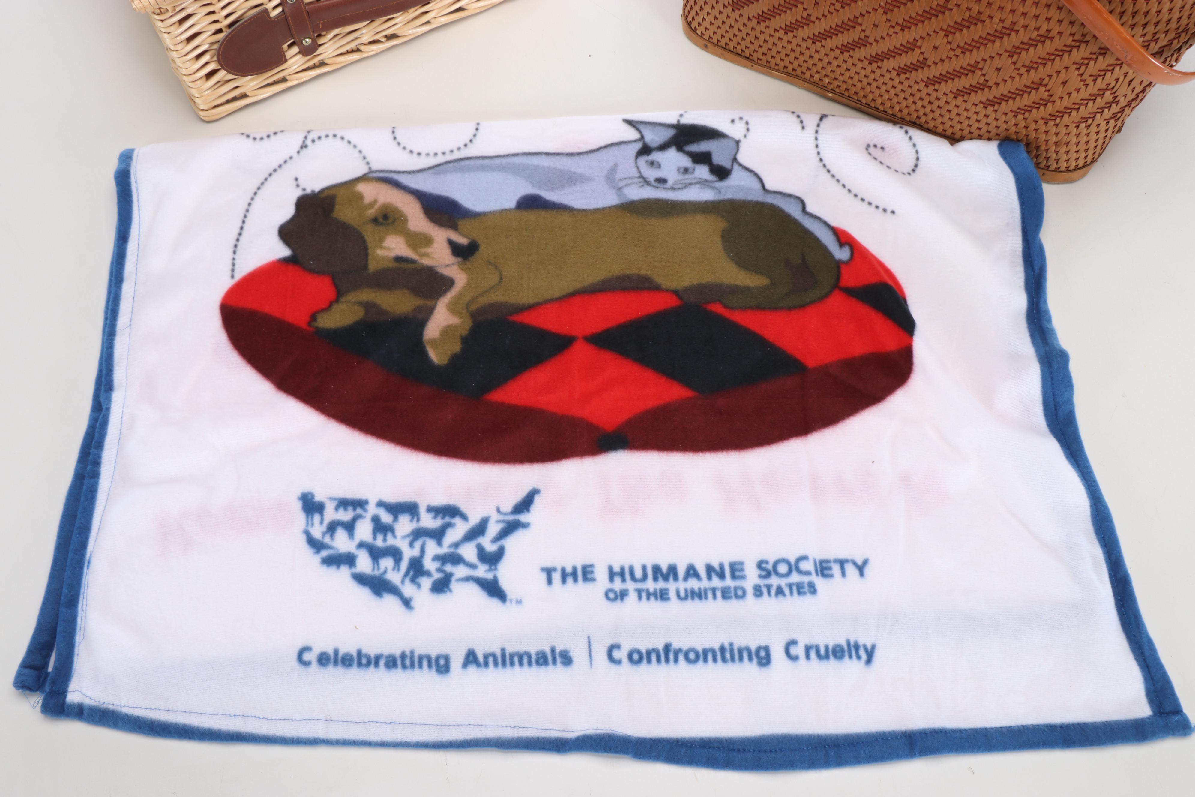 Redmon Hinge-Top Picnic Basket with Wicker Picnic Baskets