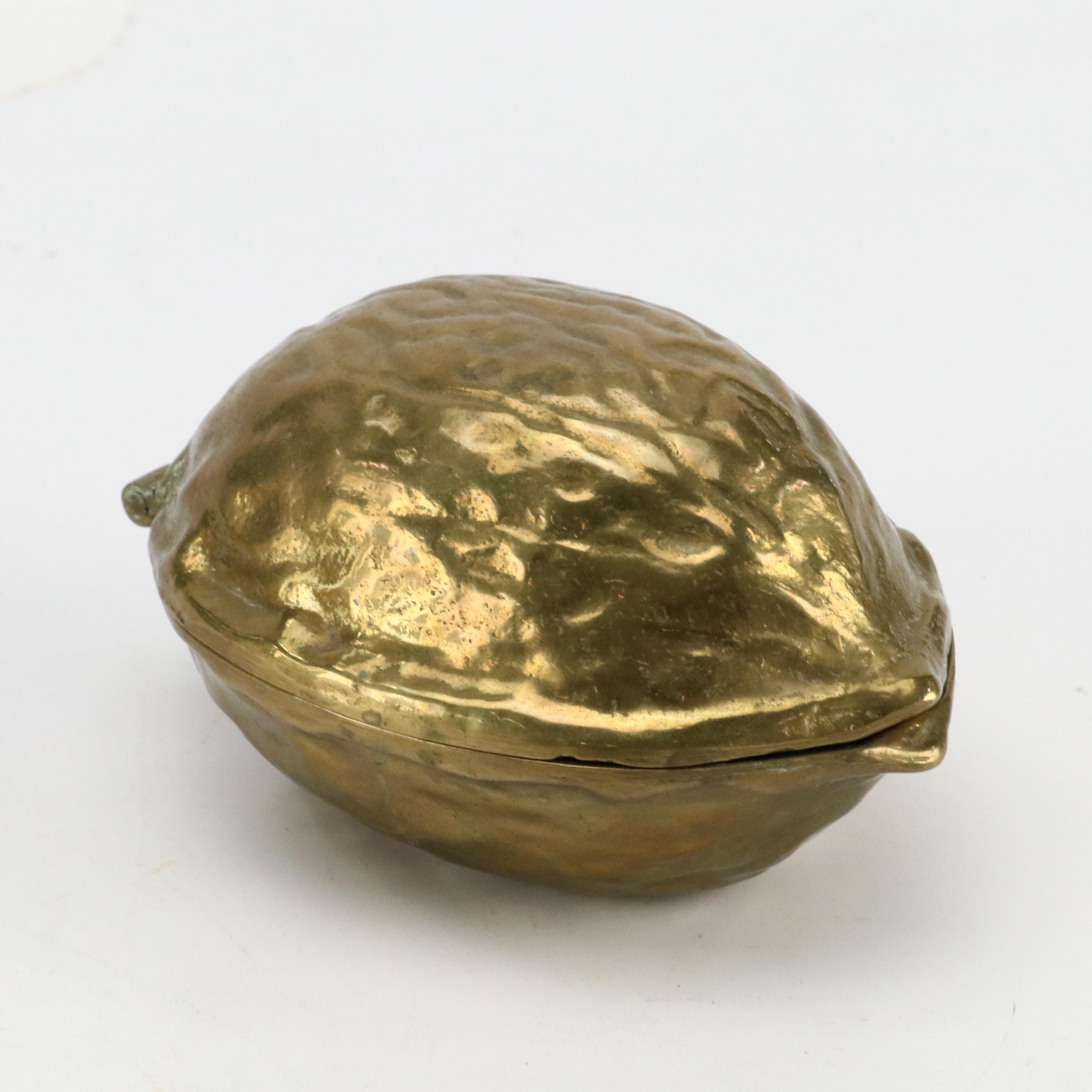 Fitz and Floyd Swan Ceramic Centerpiece Bowl with Other Brass Décor