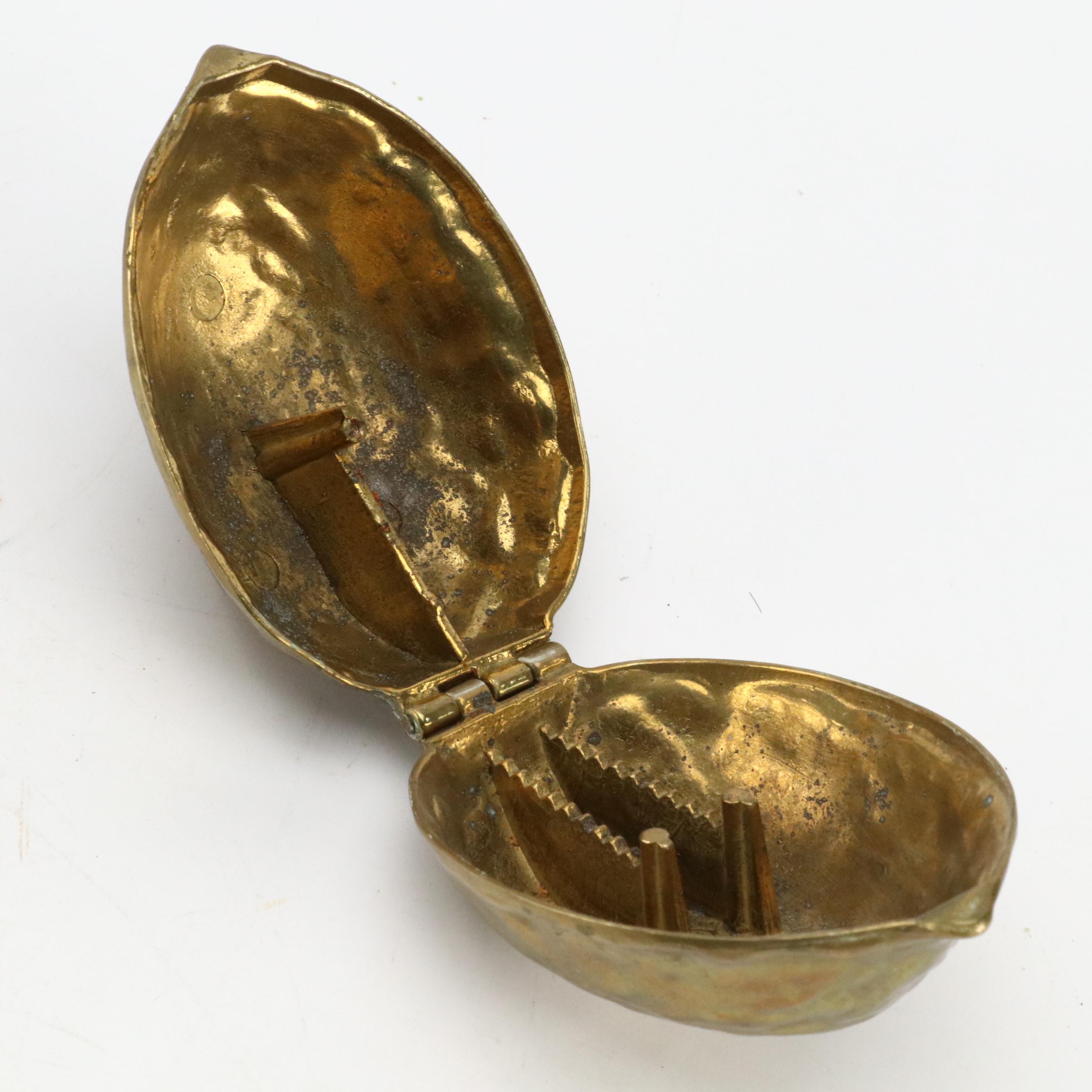 Fitz and Floyd Swan Ceramic Centerpiece Bowl with Other Brass Décor