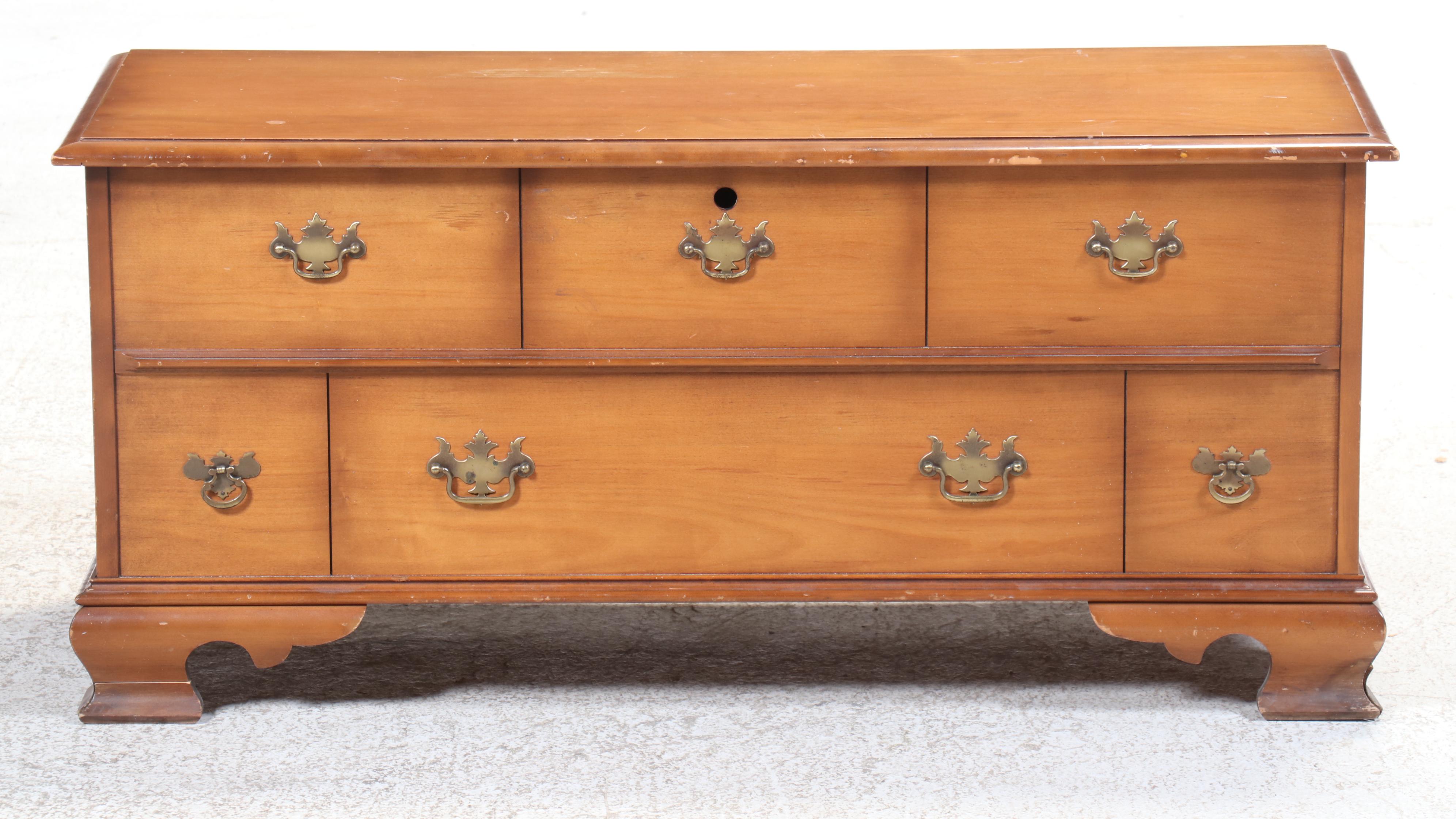 Lane Furniture Federal Style Cedar Lined Chest, Mid to Late 20th Century