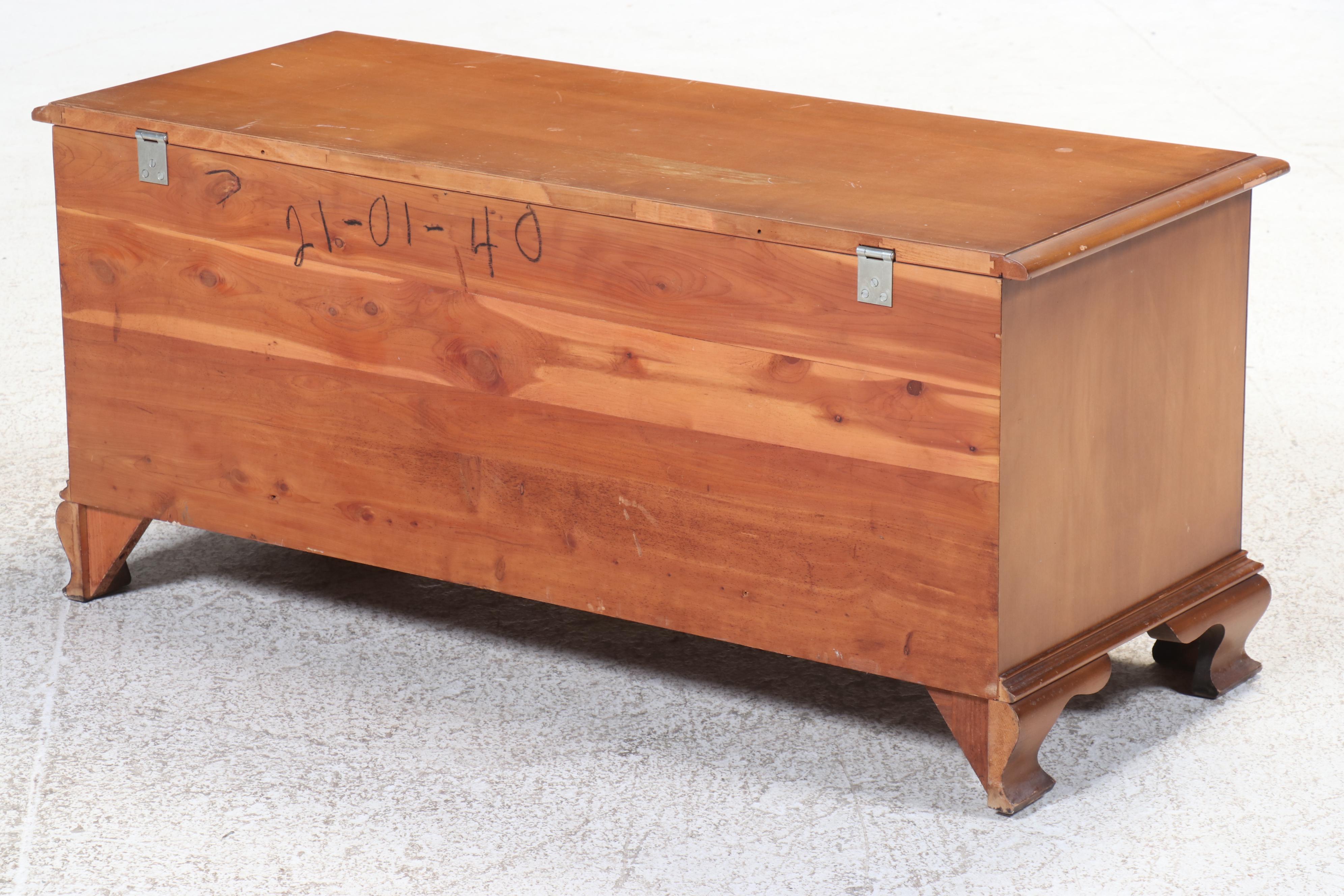 Lane Furniture Federal Style Cedar Lined Chest, Mid to Late 20th Century
